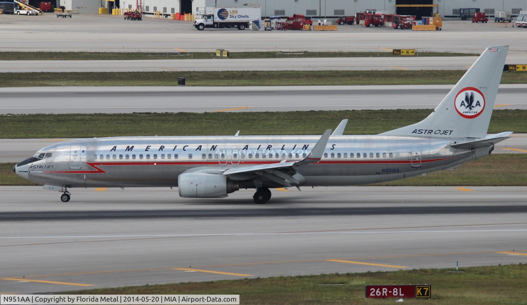 N951AA, 2000 Boeing 737-823 C/N 29538, American Astrojet