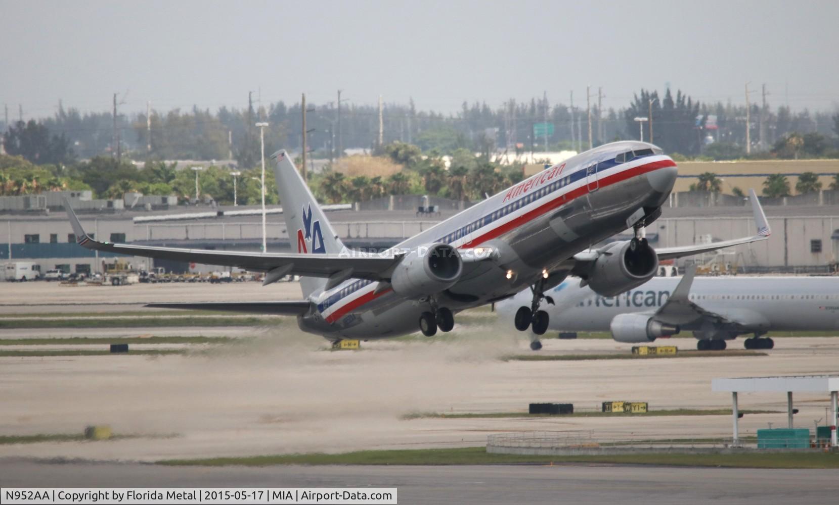 N952AA, 2000 Boeing 737-823 C/N 30088, American
