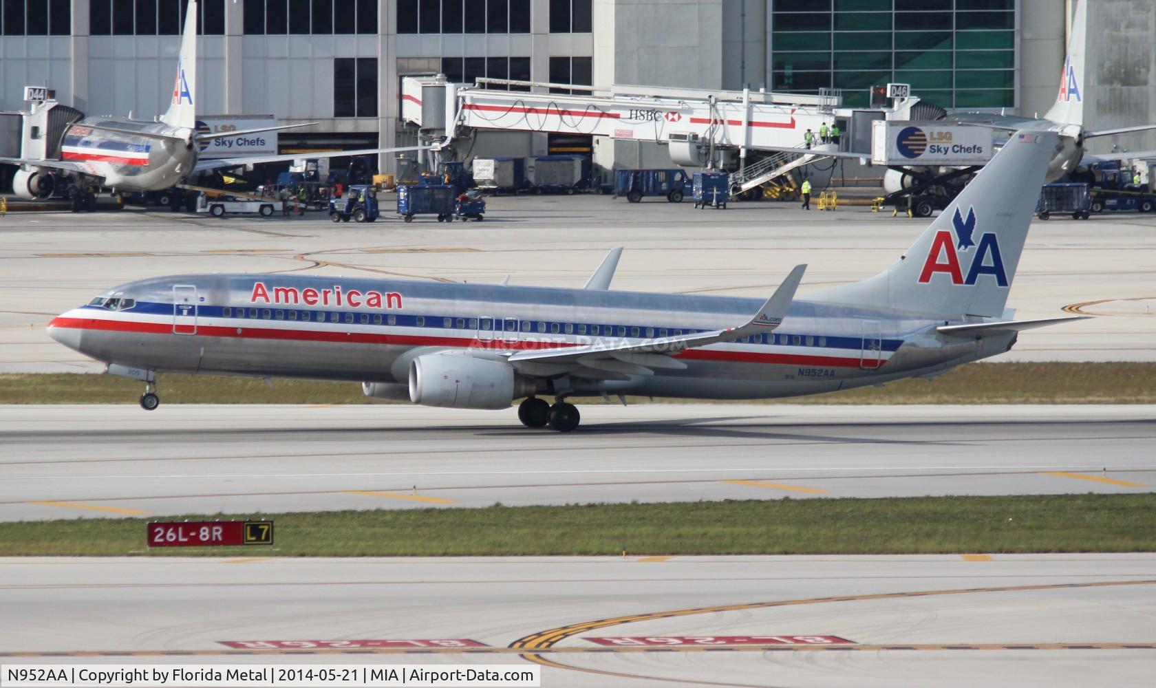 N952AA, 2000 Boeing 737-823 C/N 30088, American