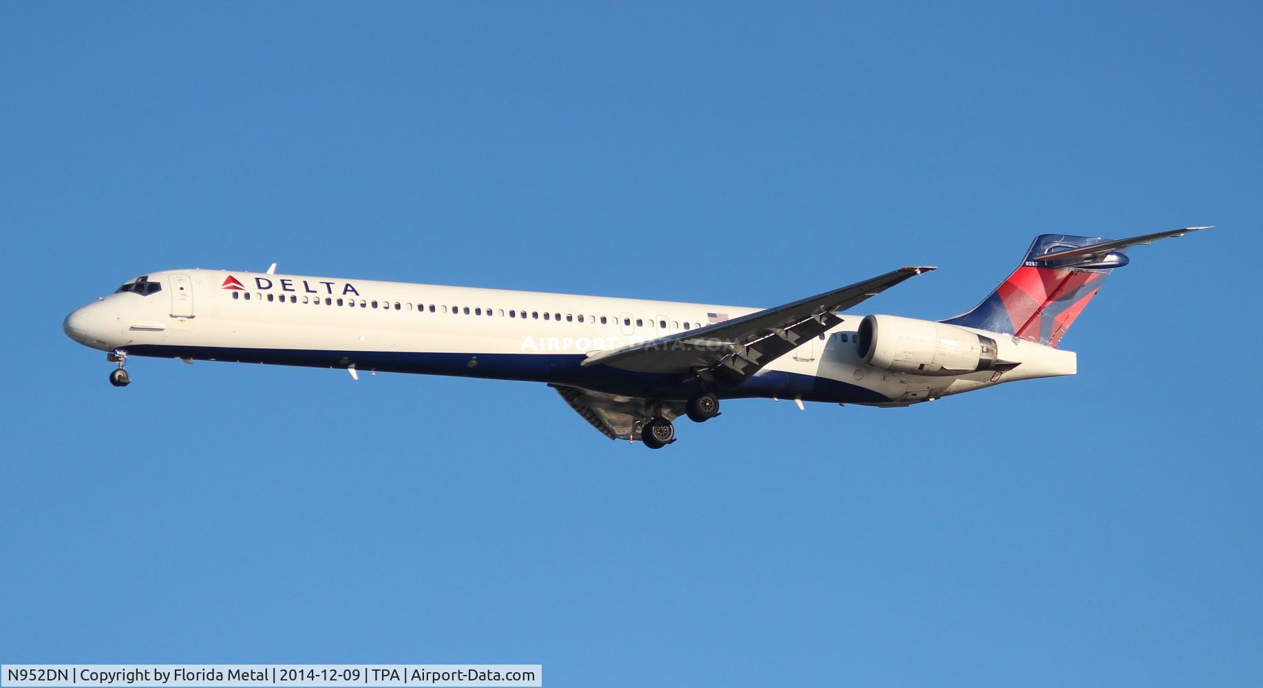 N952DN, 1998 McDonnell Douglas MD-90-30 C/N 53560, Delta