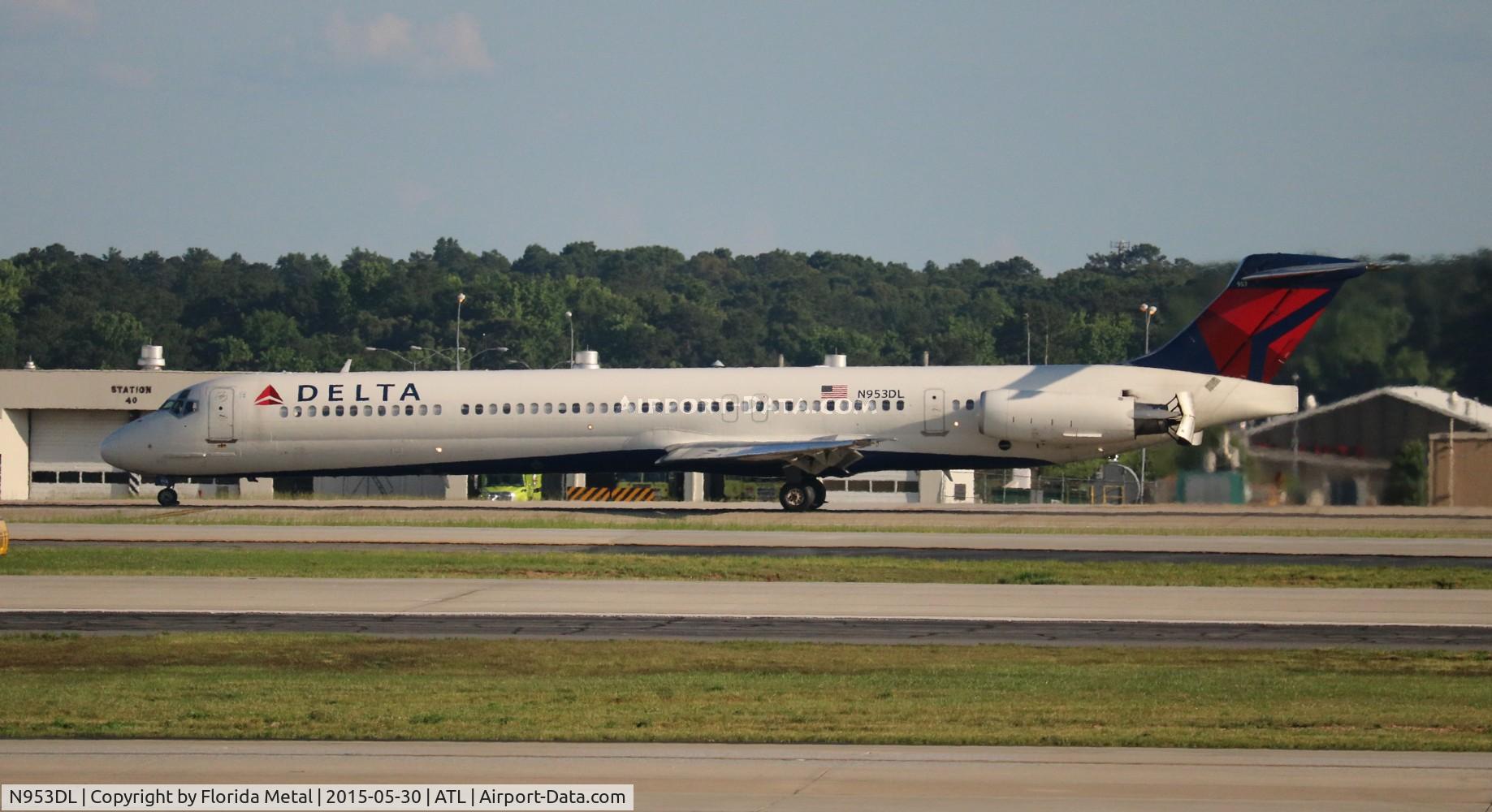 N953DL, 1990 McDonnell Douglas MD-88 C/N 49884, Delta MD-88