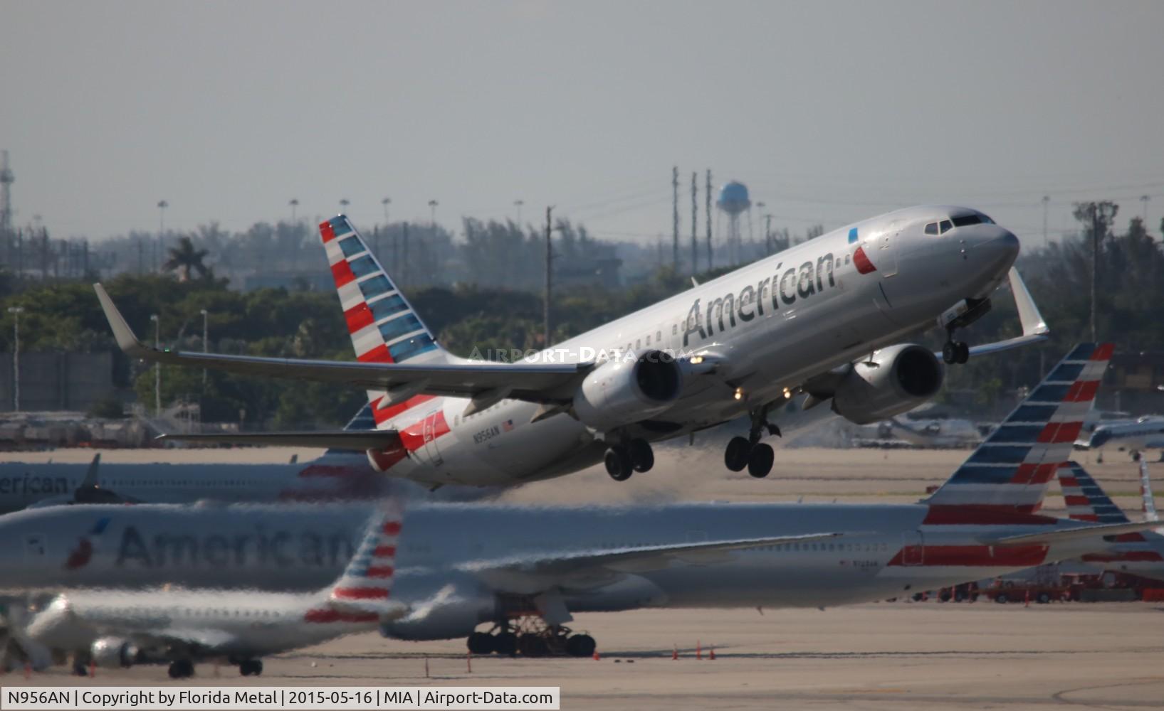 N956AN, 2001 Boeing 737-823 C/N 30090, American