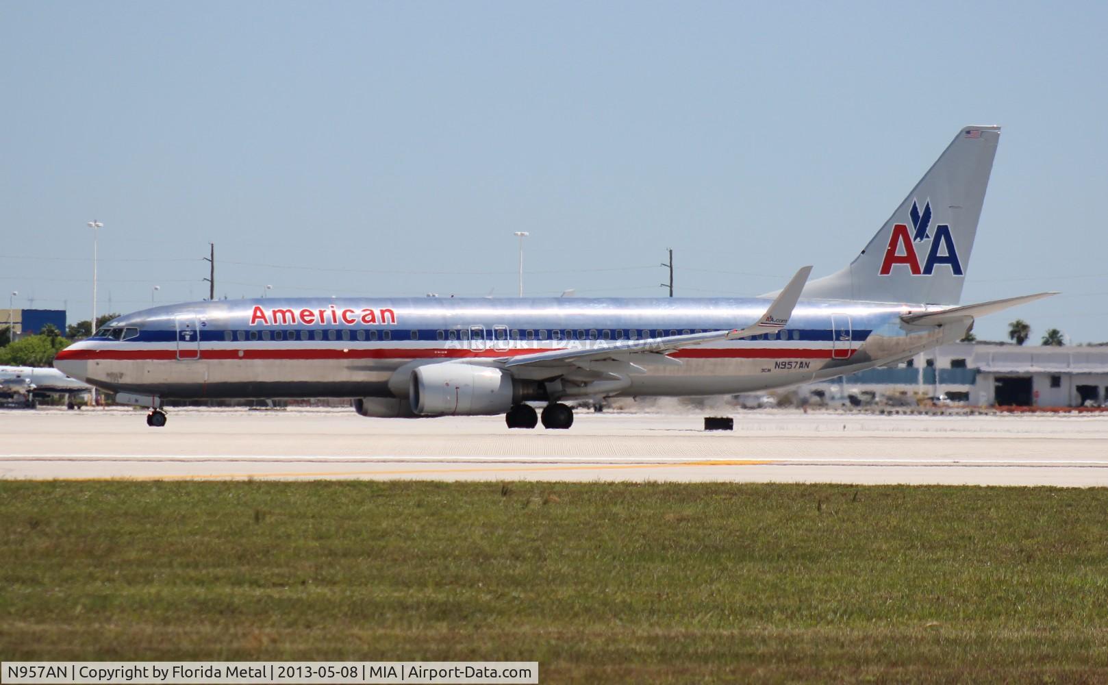 N957AN, 2001 Boeing 737-823 C/N 29541, American