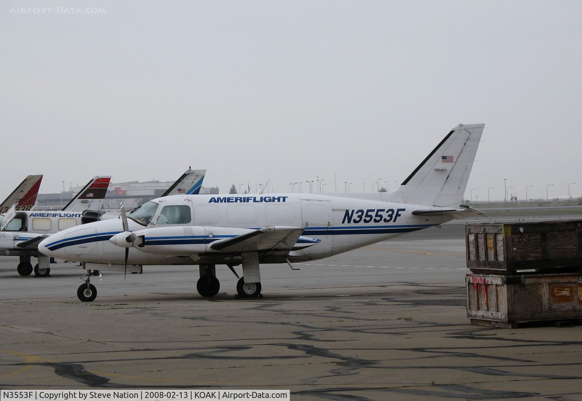N3553F, 1979 Piper PA-31-350 Navajo Chieftain C/N 31-8052044, Ameriflight 1979 PA-31-350 Navajo on North Ramp at KOAK (Ameriflight now operates out of KHWD a few miles south of here)