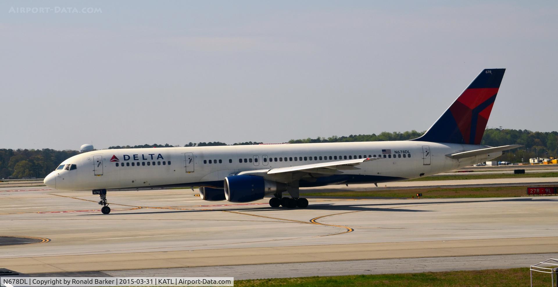 N678DL, 1998 Boeing 757-232 C/N 25983, Taxi Atlanta