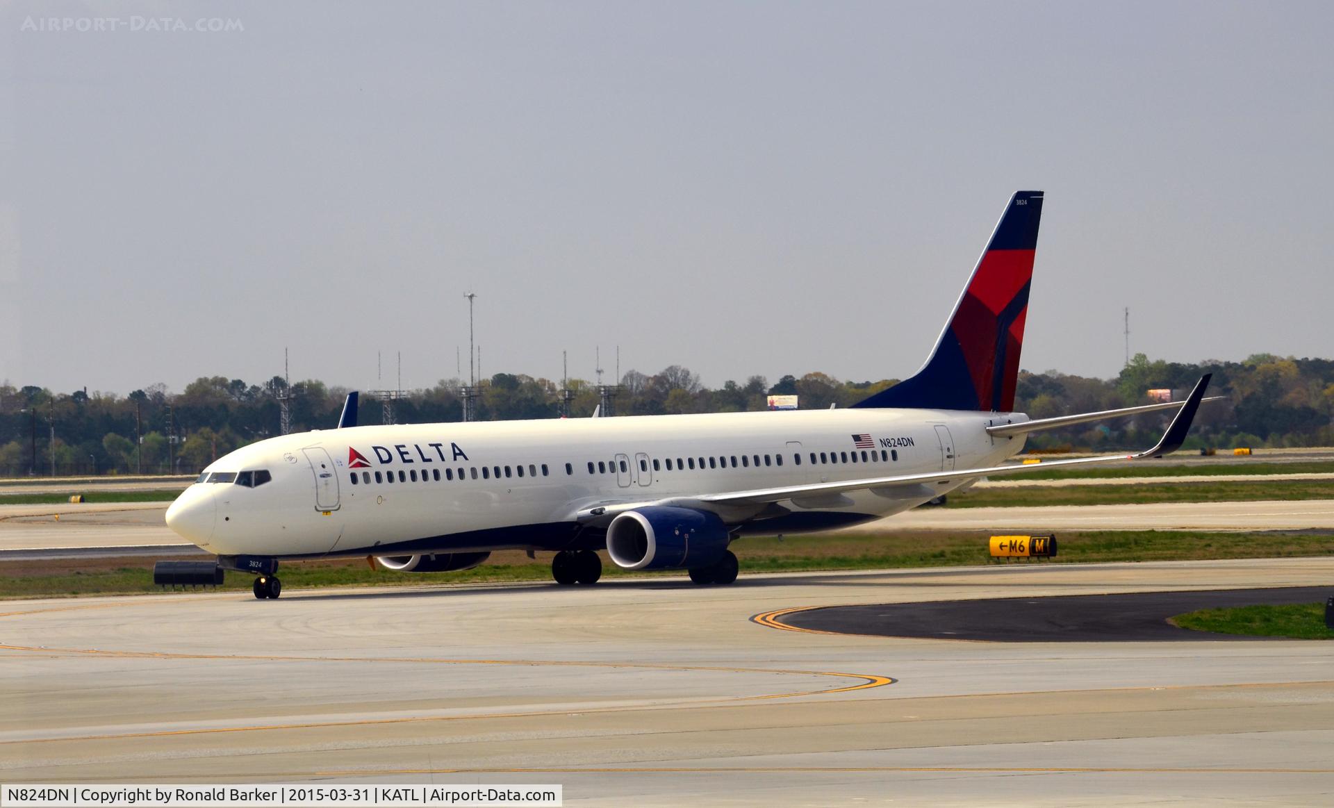 N824DN, 2014 Boeing 737-932/ER C/N 31935, Taxi Atlanta