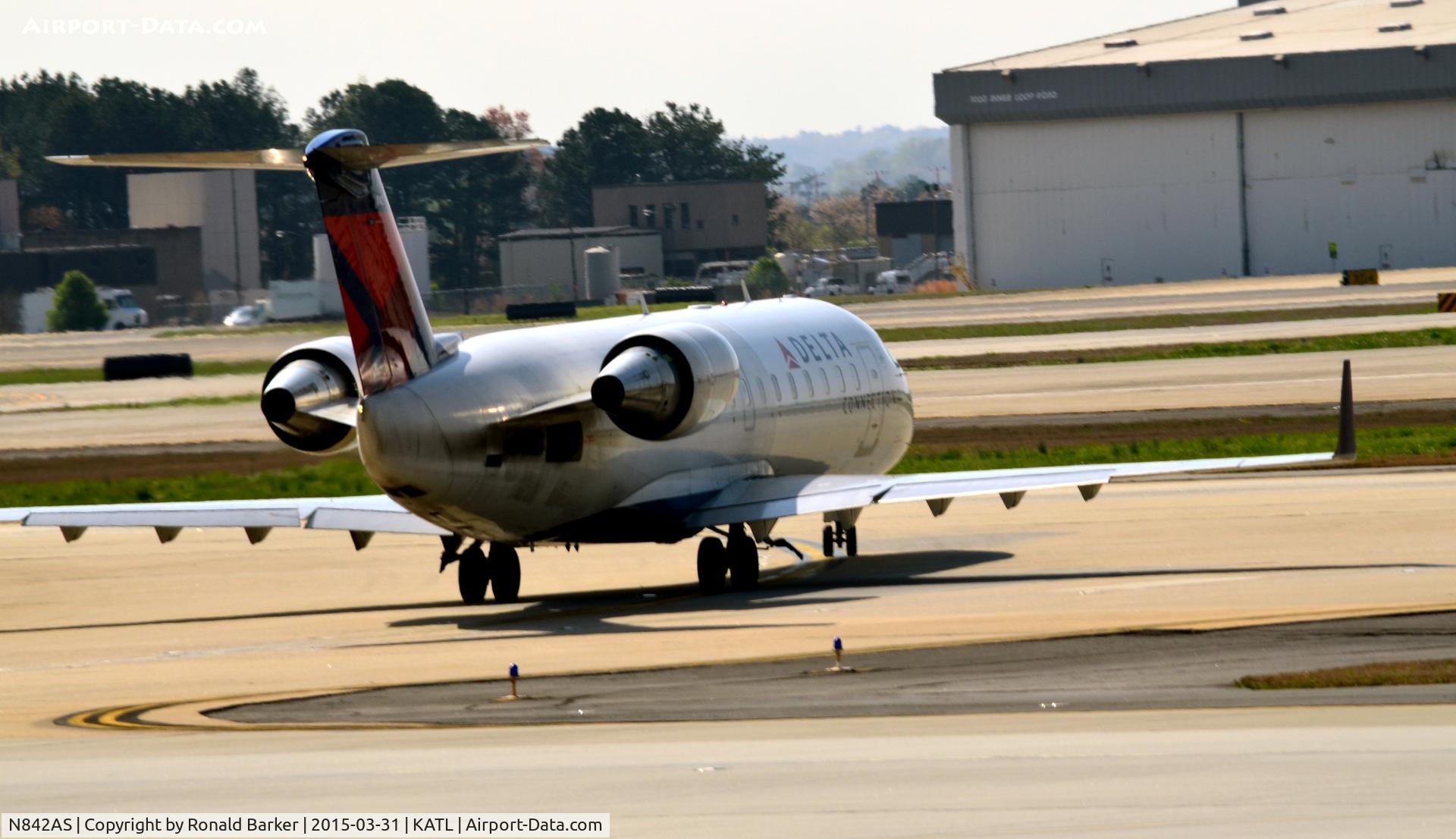 N842AS, 1999 Bombardier CRJ-200ER (CL-600-2B19) C/N 7304, Taxi Atlanta