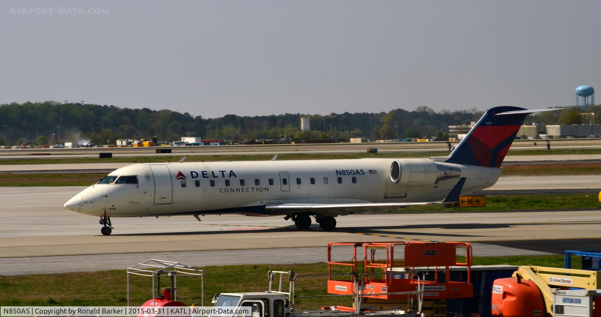 N850AS, 1999 Bombardier CRJ-200ER (CL-600-2B19) C/N 7355, Taxi Atlana