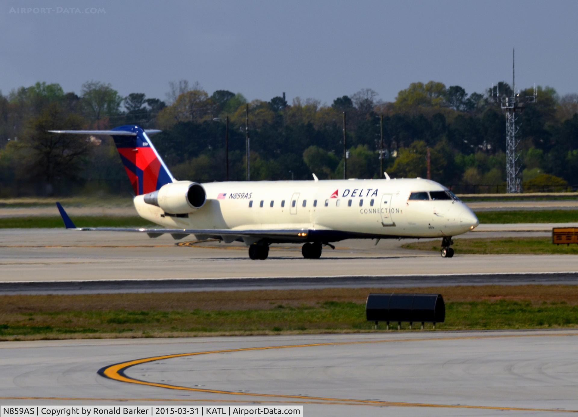 N859AS, 2000 Bombardier CRJ-200ER (CL-600-2B19) C/N 7421, Taxi Atlanta