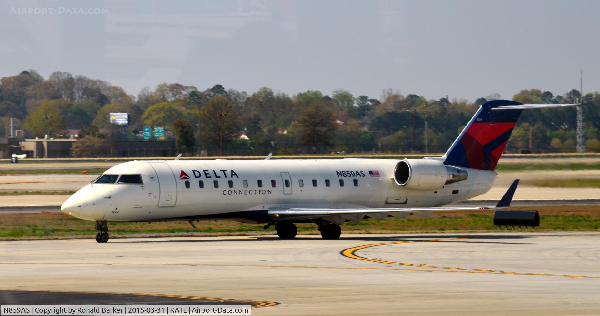 N859AS, 2000 Bombardier CRJ-200ER (CL-600-2B19) C/N 7421, Taxi Atlanta