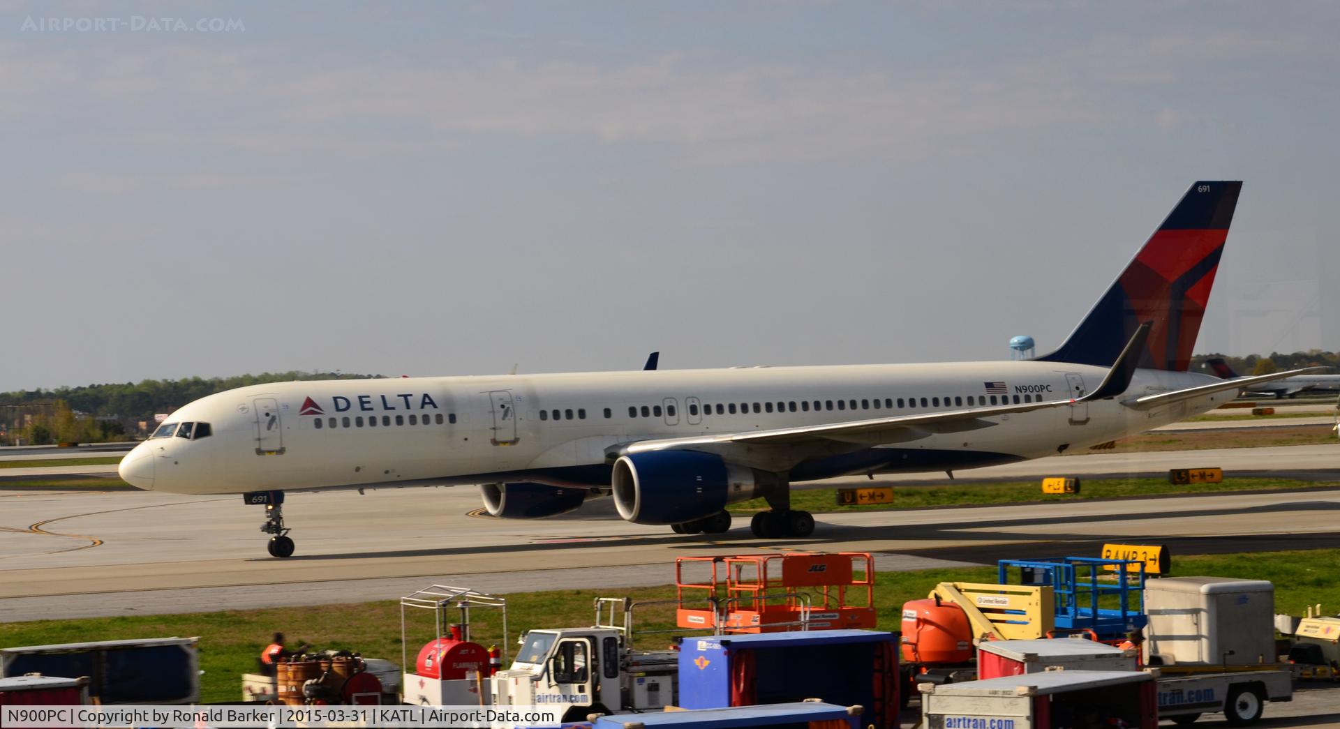N900PC, 1997 Boeing 757-26D C/N 28446, Taxi Atlanta