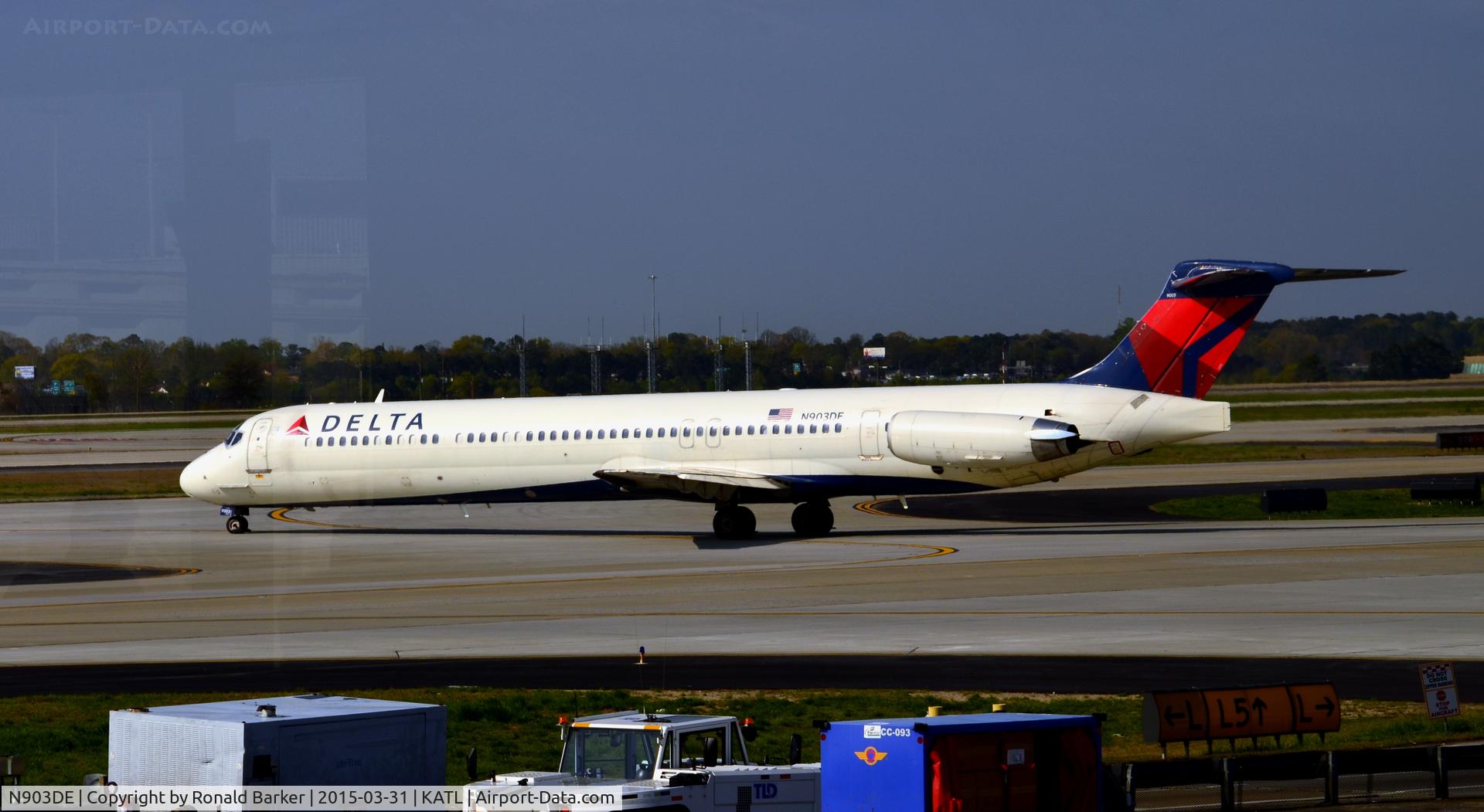 N903DE, 1992 McDonnell Douglas MD-88 C/N 53380, Taxi Atlanta