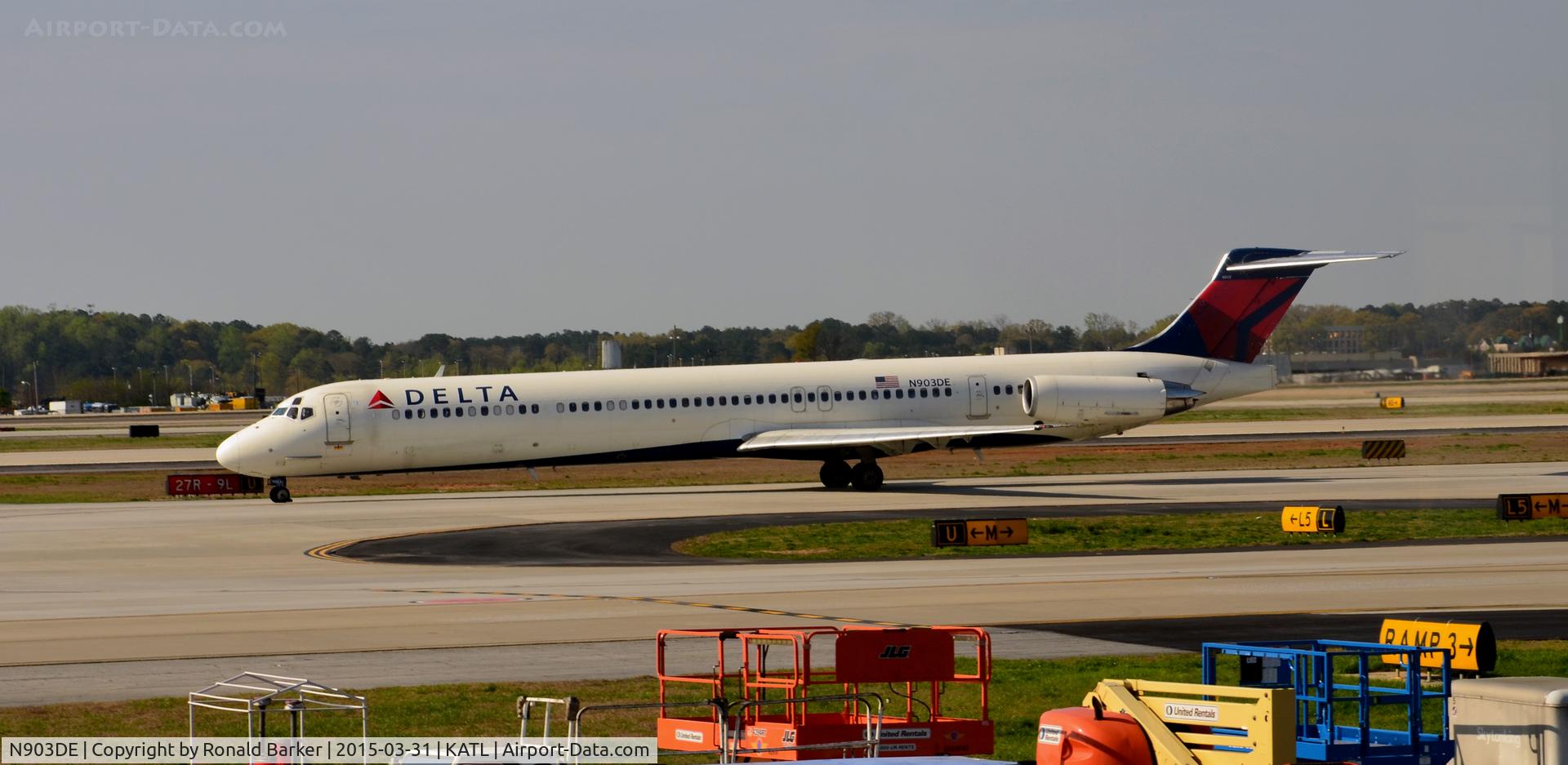 N903DE, 1992 McDonnell Douglas MD-88 C/N 53380, Taxi Atlanta
