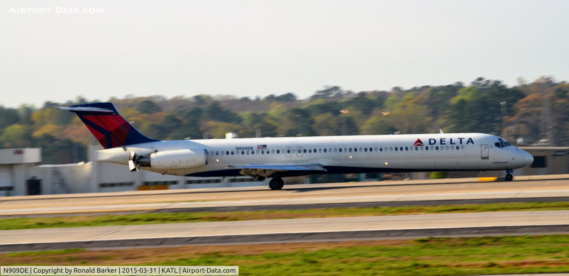 N909DE, 1992 McDonnell Douglas MD-88 C/N 53418, Landing Atlanta