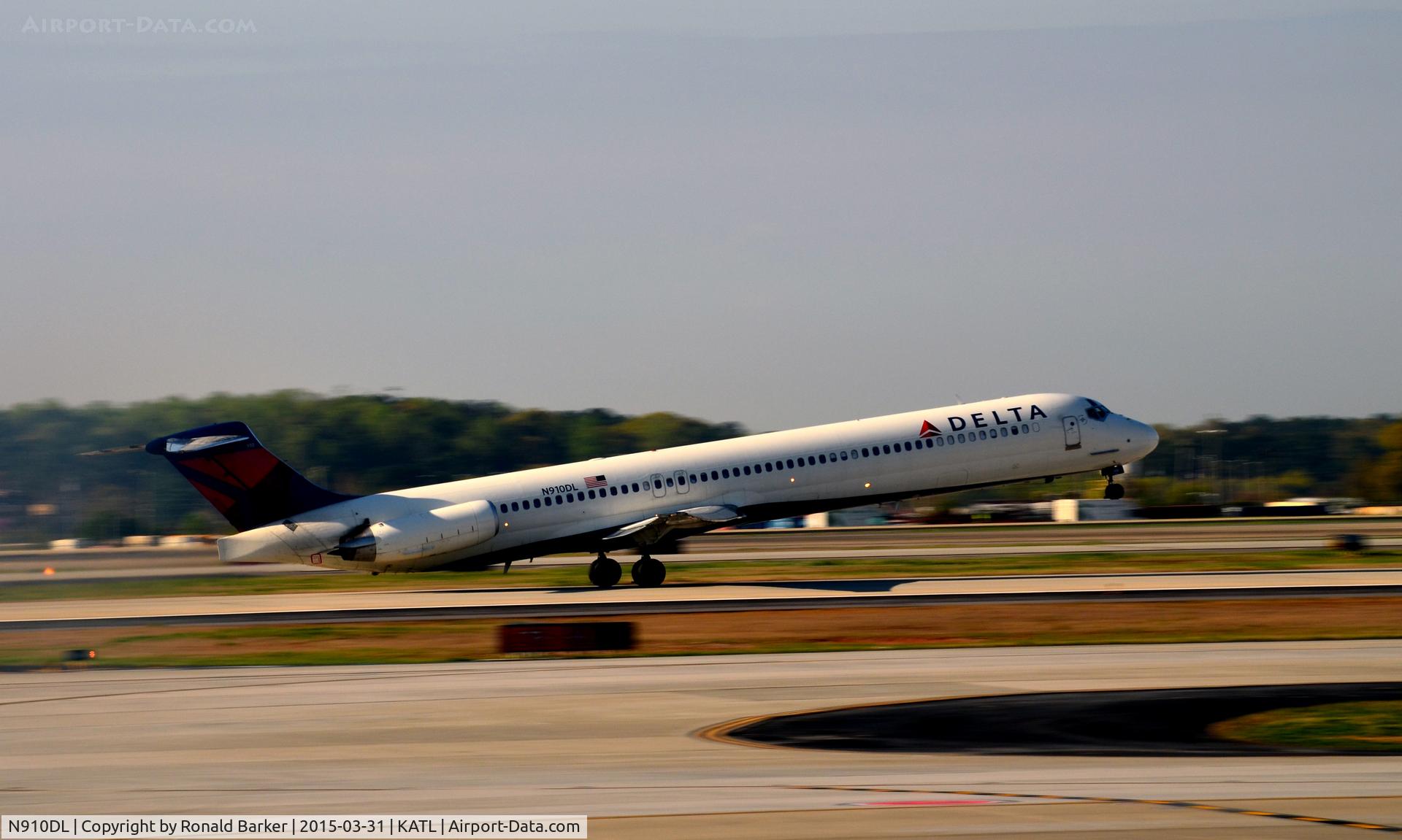 N910DL, 1987 McDonnell Douglas MD-88 C/N 49541, Takeoff Atlanta