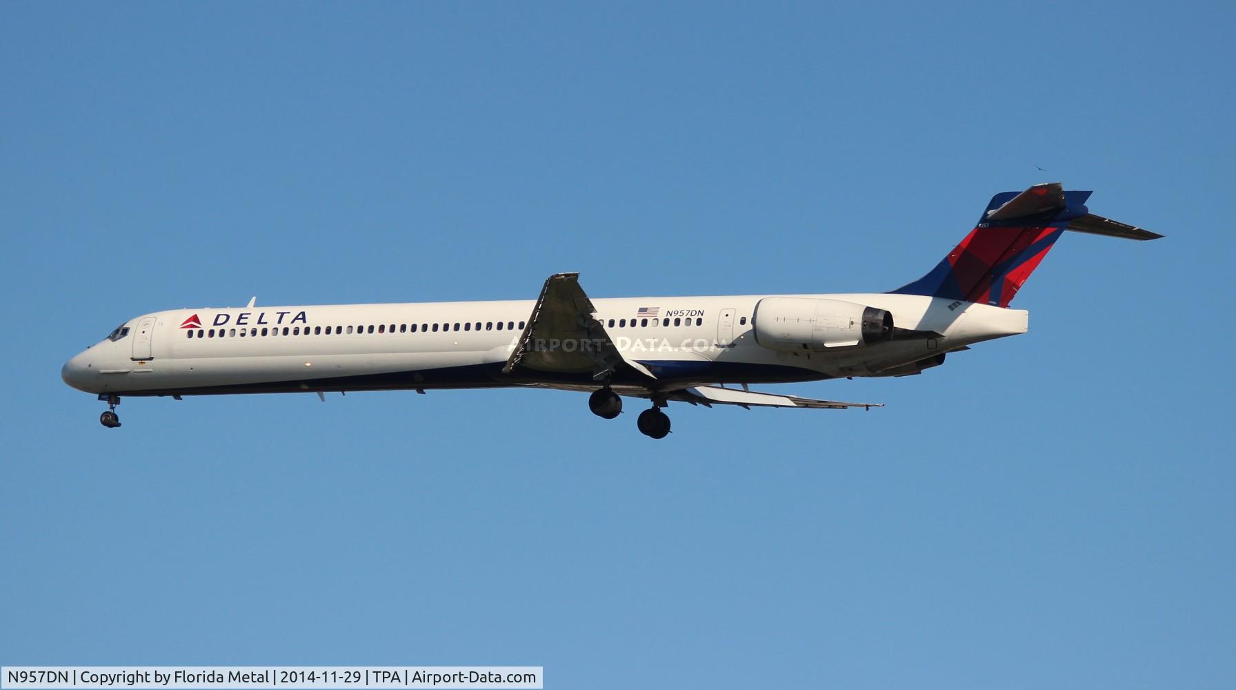 N957DN, 1997 McDonnell Douglas MD-90-30 C/N 53527, Delta