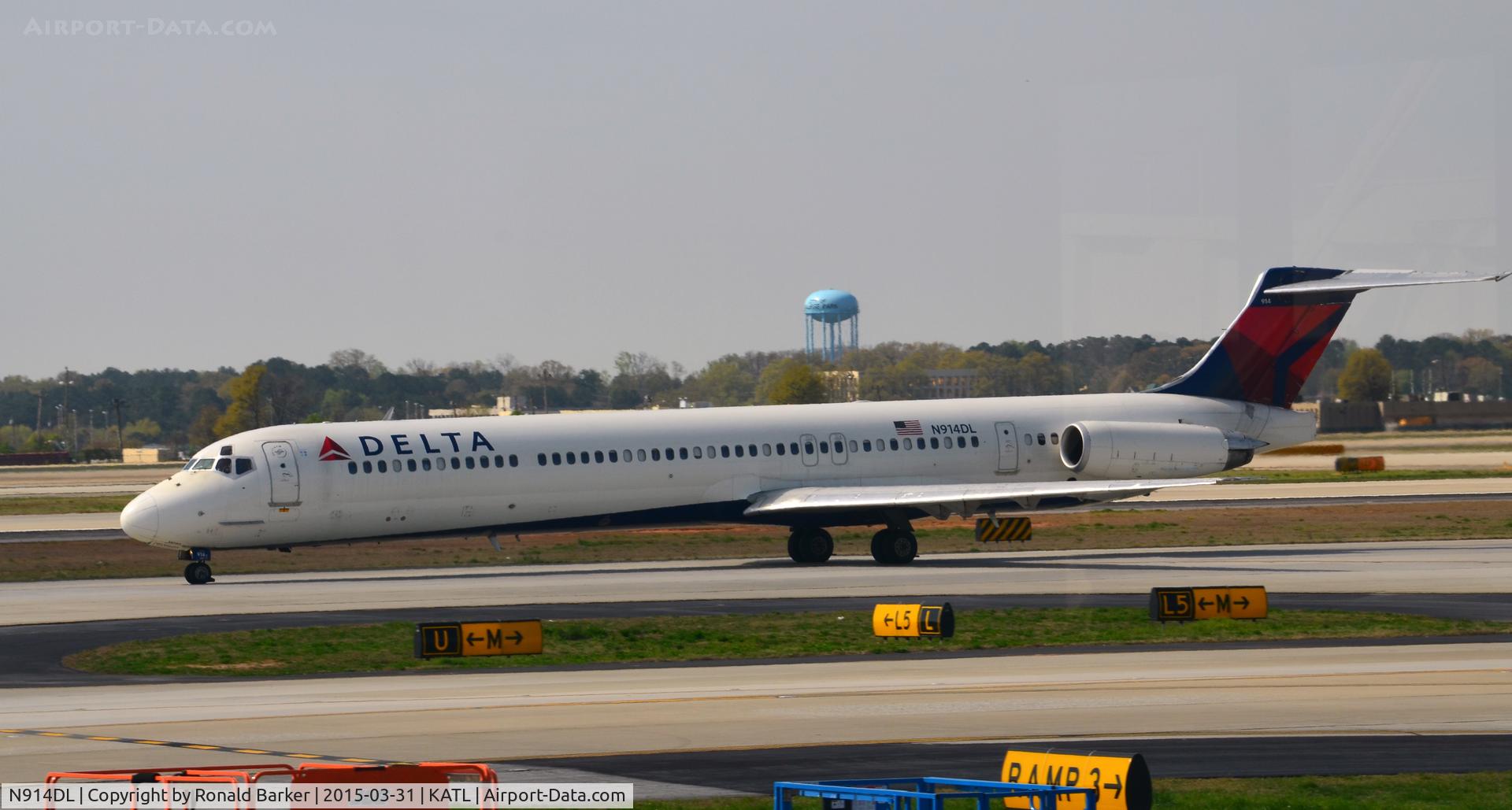N914DL, 1988 McDonnell Douglas MD-88 C/N 49545, Taxi Atlanta