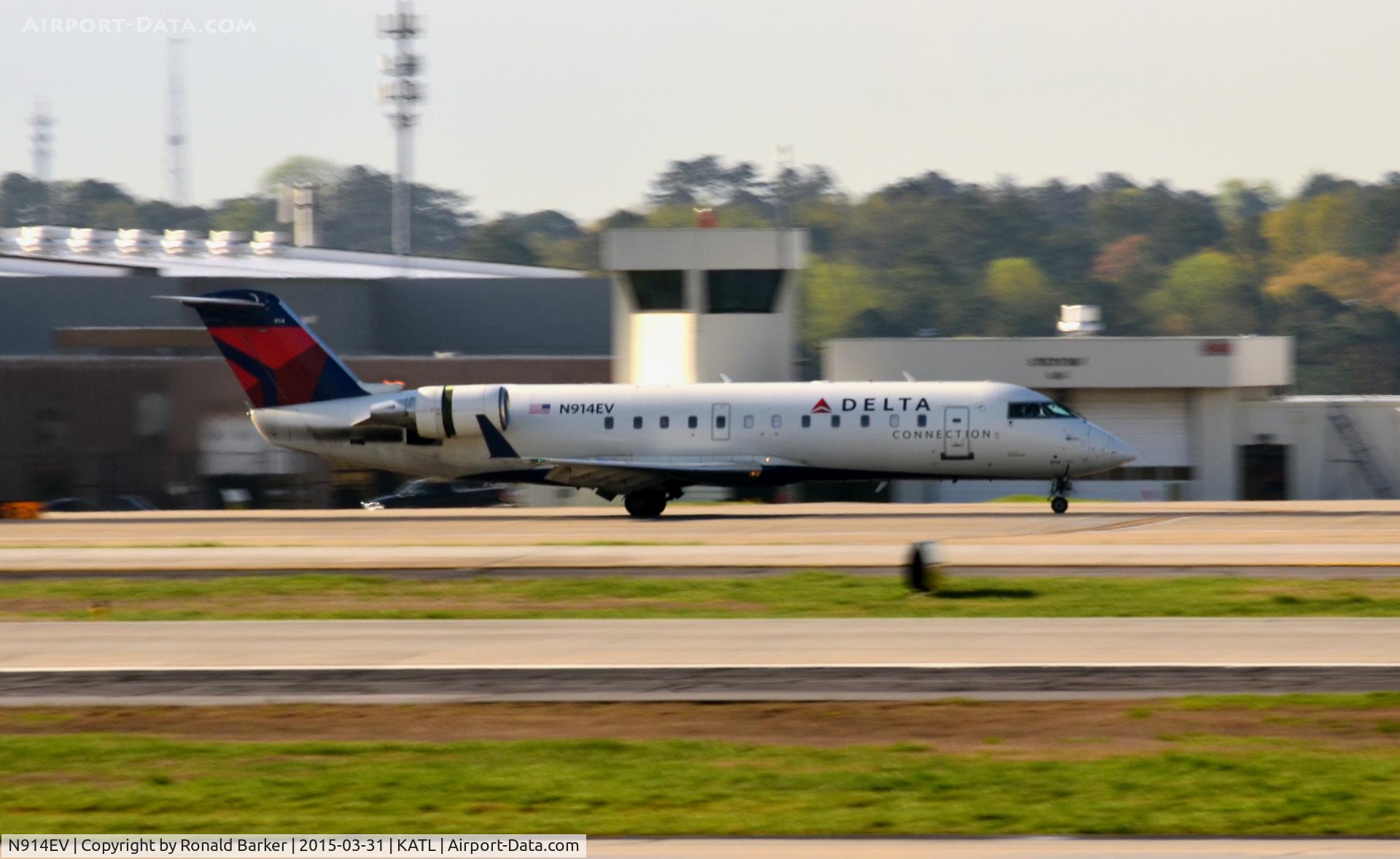 N914EV, 2003 Bombardier CRJ-200ER (CL-600-2B19) C/N 7752, Landing Atlanta