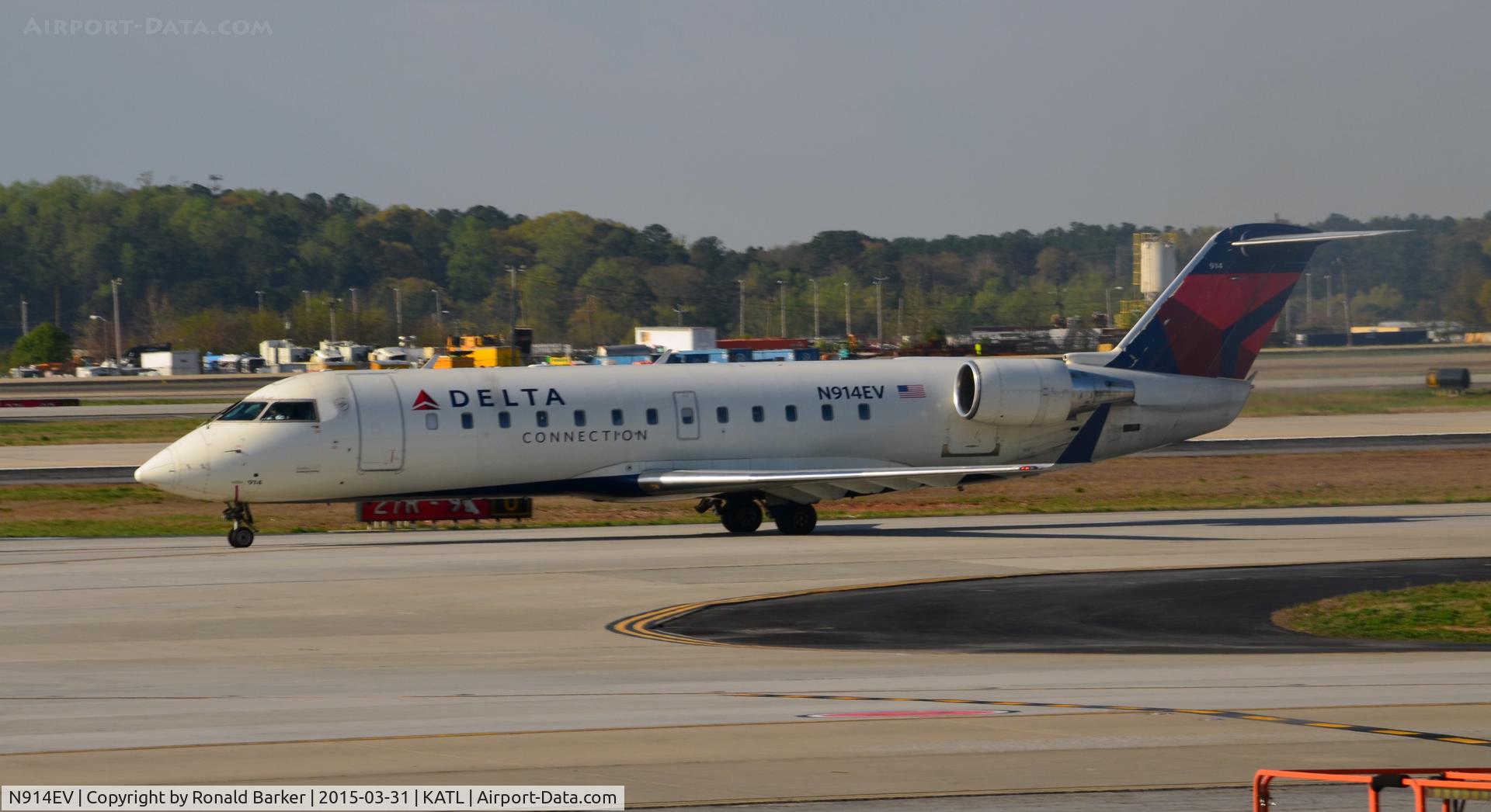 N914EV, 2003 Bombardier CRJ-200ER (CL-600-2B19) C/N 7752, Taxi Atlanta