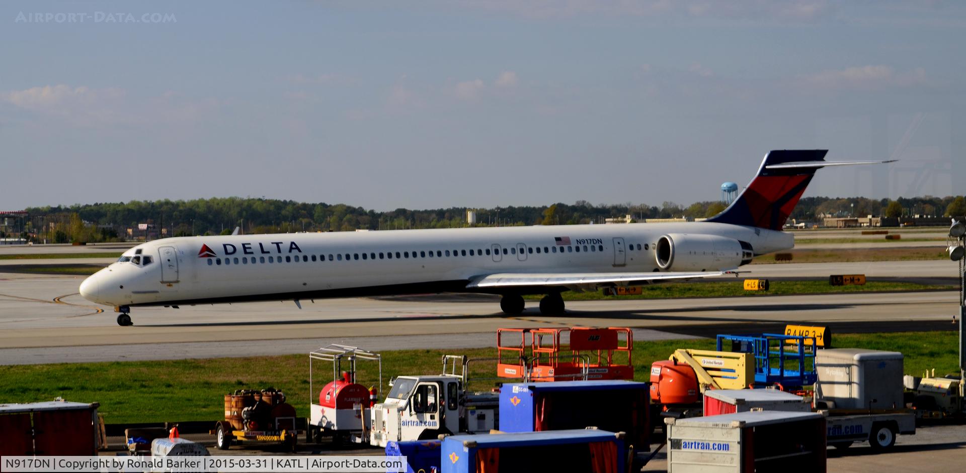 N917DN, 1996 McDonnell Douglas MD-90-30 C/N 53552, Taxi for takeoff Atlanta