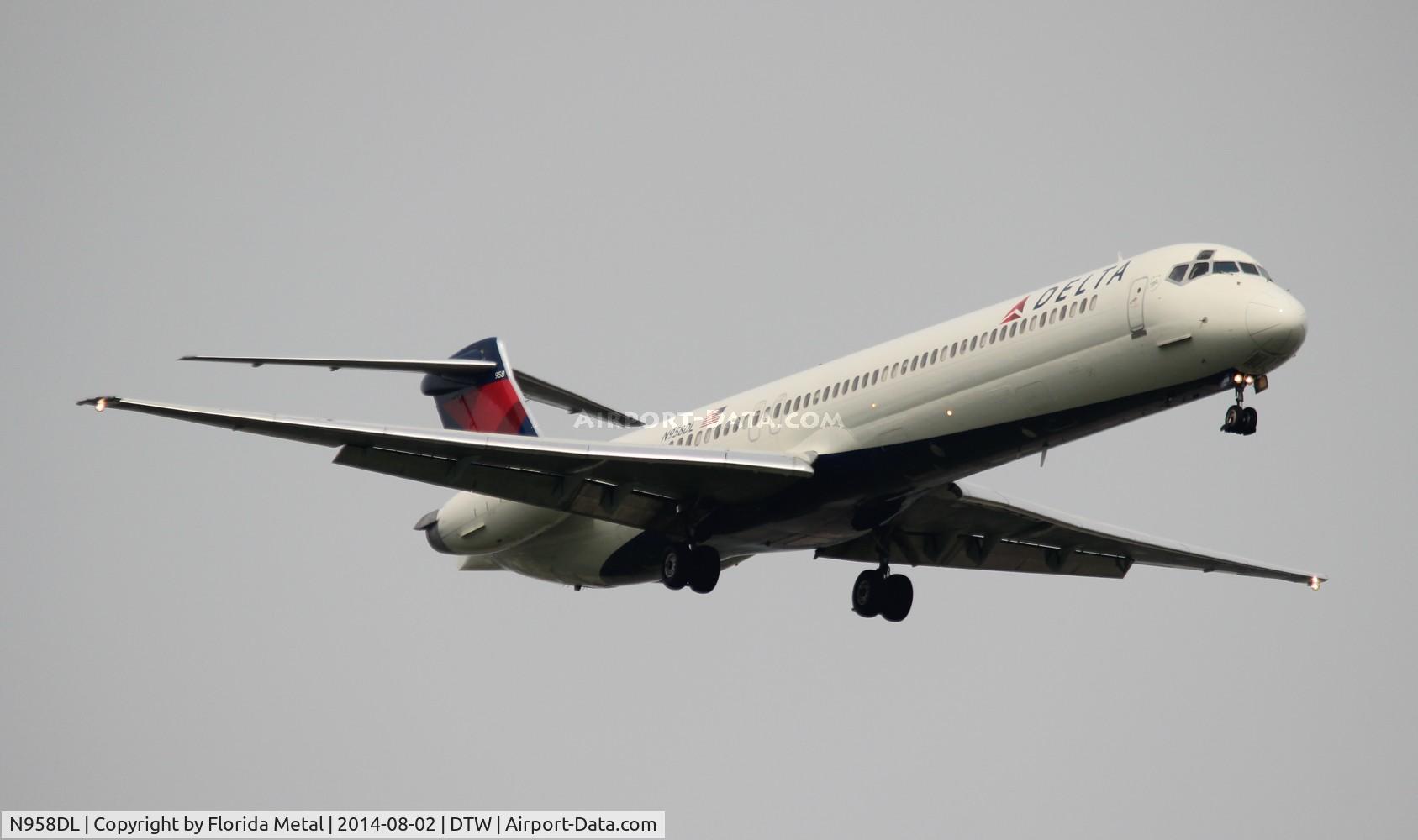 N958DL, 1990 McDonnell Douglas MD-88 C/N 49977, Delta