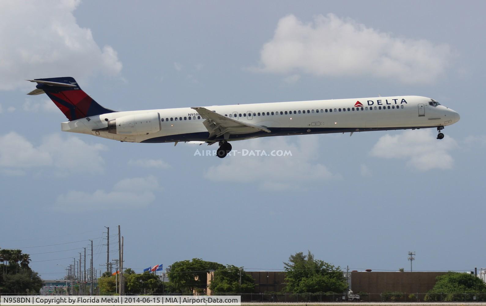 N958DN, McDonnell Douglas MD-90-30 C/N 53528, Delta