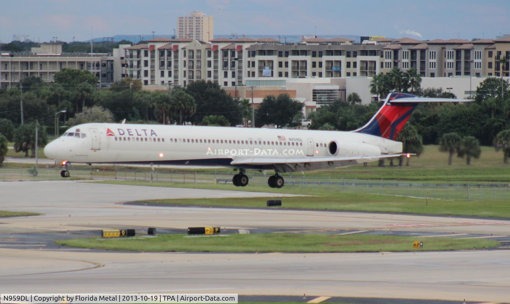 N959DL, 1990 McDonnell Douglas MD-88 C/N 49978, Delta