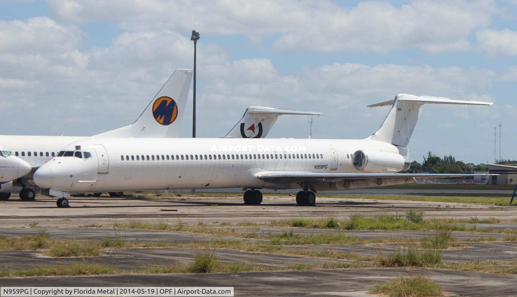 N959PG, 1989 McDonnell Douglas MD-83 (DC-9-83) C/N 49741, unmarked MD-83, ex Austral Lineass Aereas