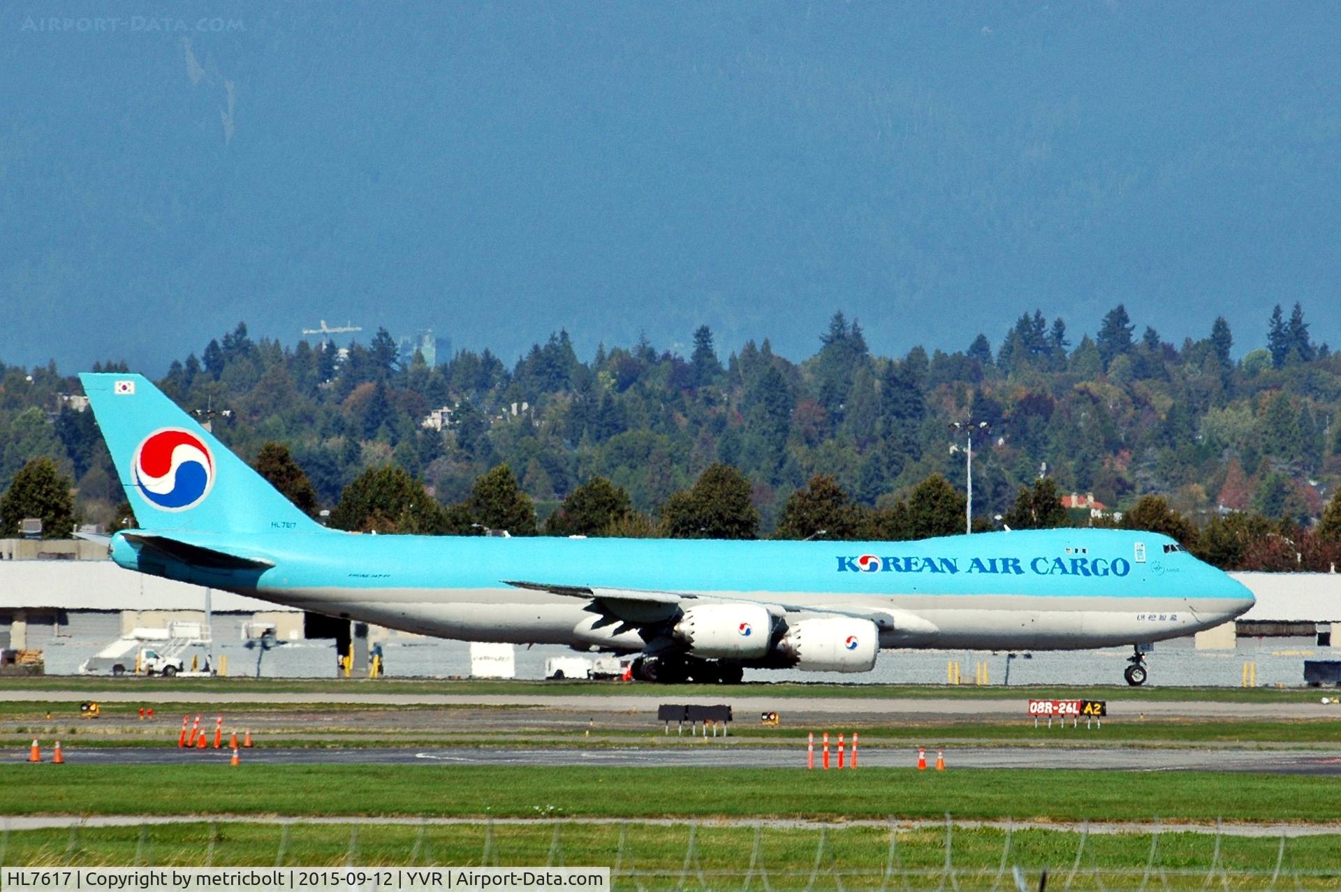 HL7617, 2013 Boeing 747-8B5F C/N 37654, Taxiing for departure to Incheon