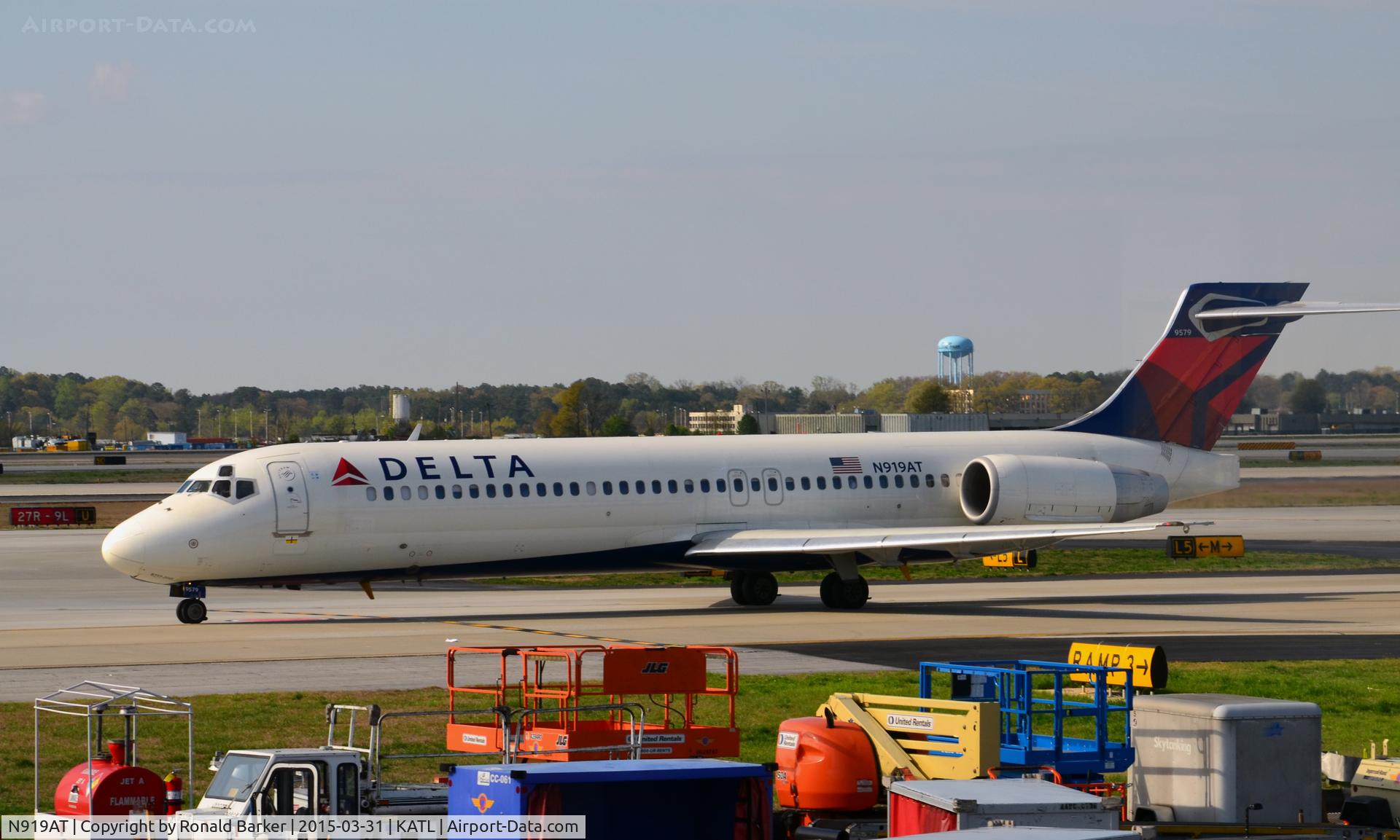 N919AT, 2001 Boeing 717-200 C/N 55084, Taxi Atlanta