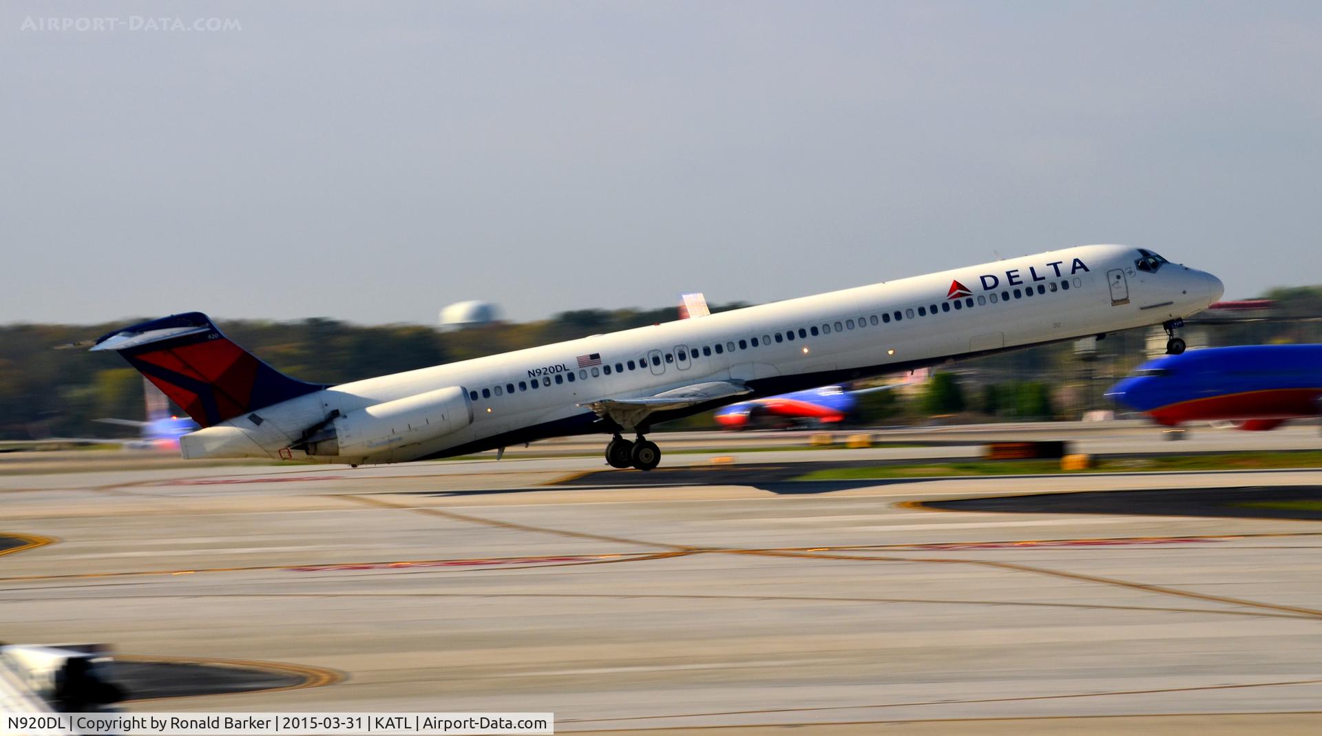 N920DL, 1988 McDonnell Douglas MD-88 C/N 49644, Takeoff Atlanta