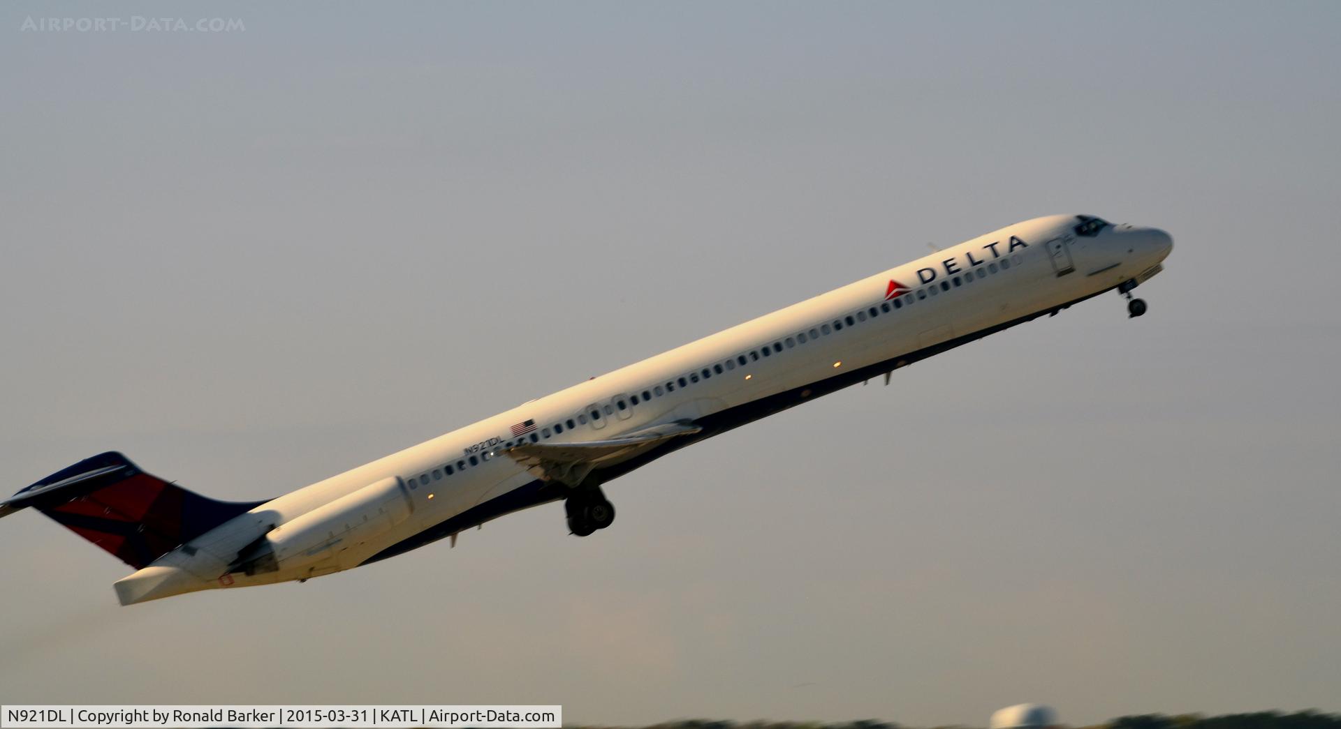 N921DL, 1988 McDonnell Douglas MD-88 C/N 49645, Takeoff Atlanta