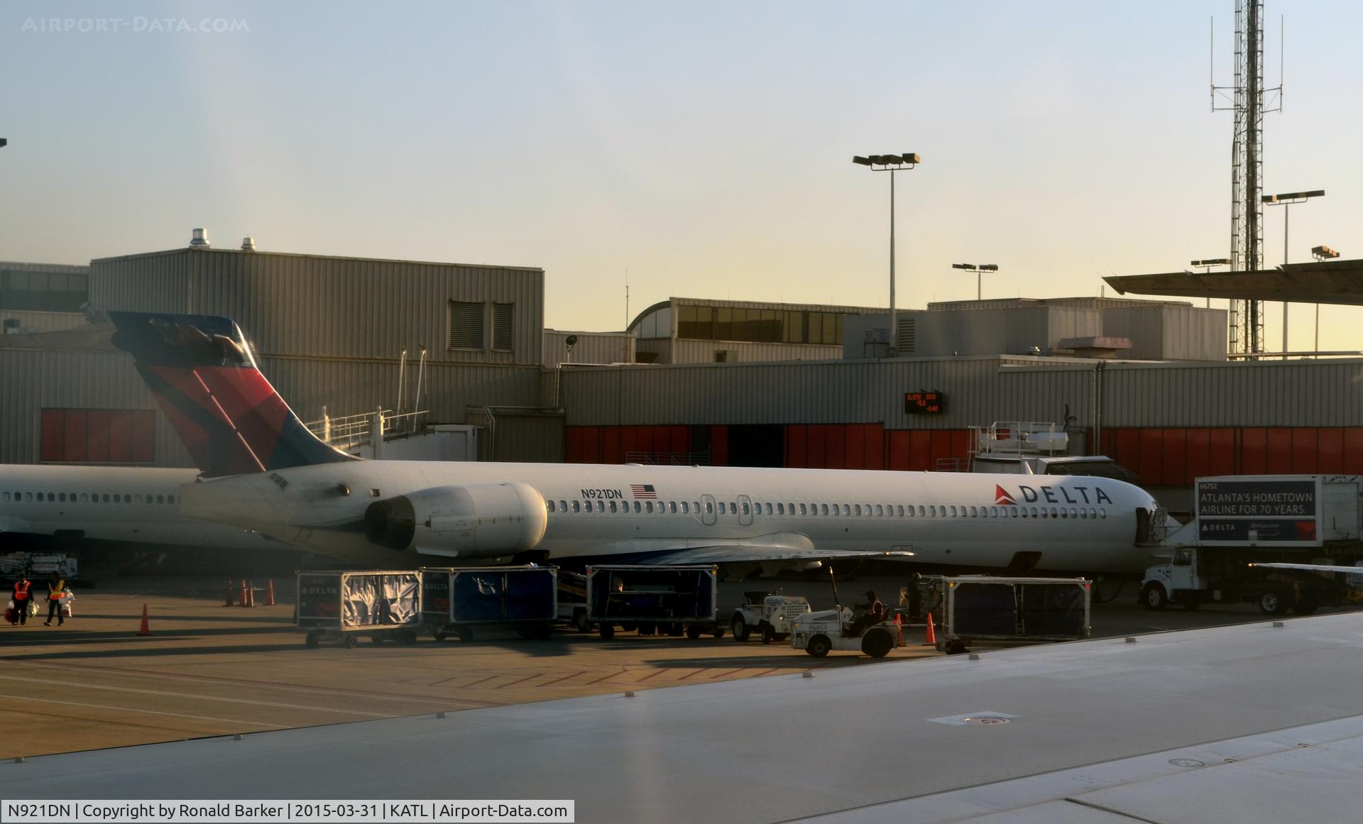 N921DN, 1997 McDonnell Douglas MD-90-30 C/N 53583, At the gate Atlanta