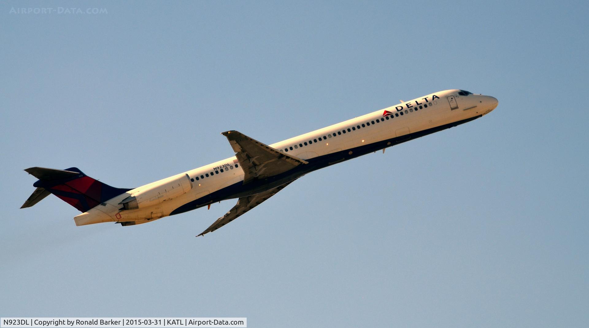 N923DL, 1988 McDonnell Douglas MD-88 C/N 49705, Takeoff Atlanta