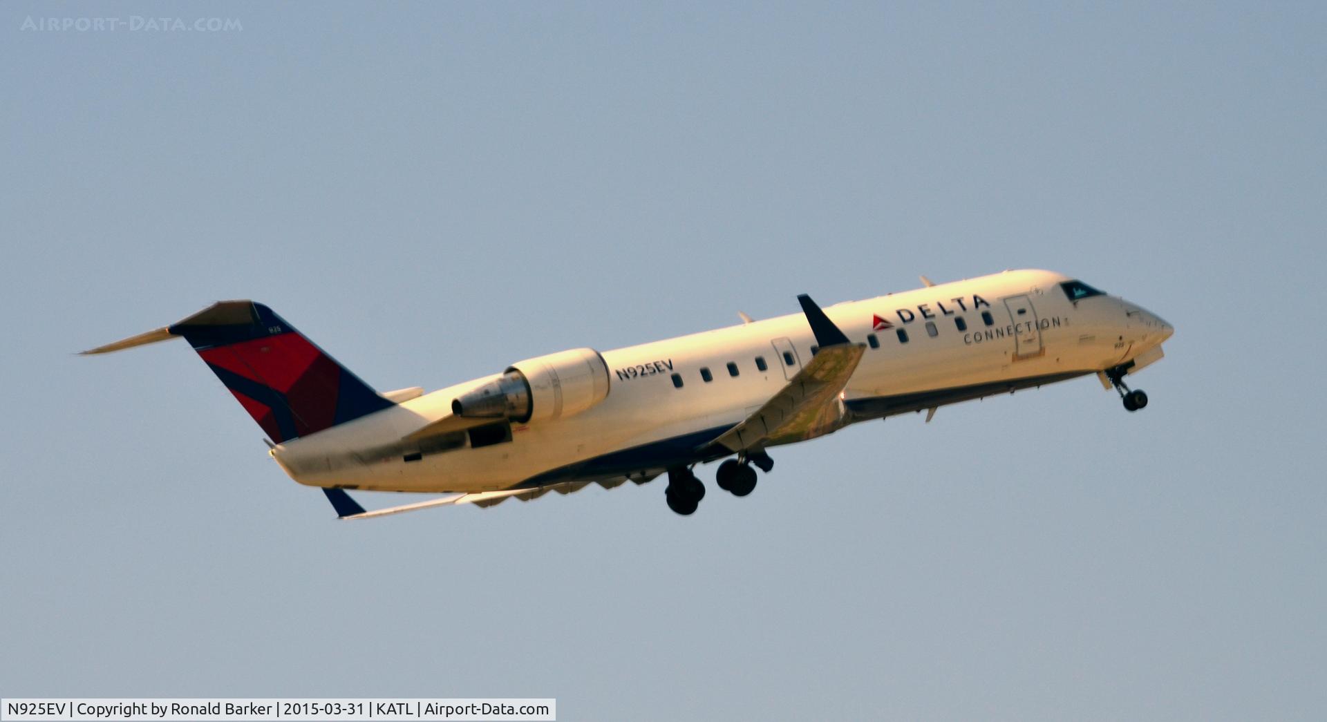N925EV, 2003 Bombardier CRJ-200ER (CL-600-2B19) C/N 7831, Takeoff Atlanta