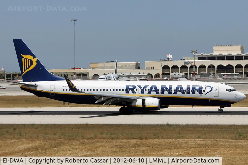 EI-DWA, 2007 Boeing 737-8AS C/N 33617, Runway 13