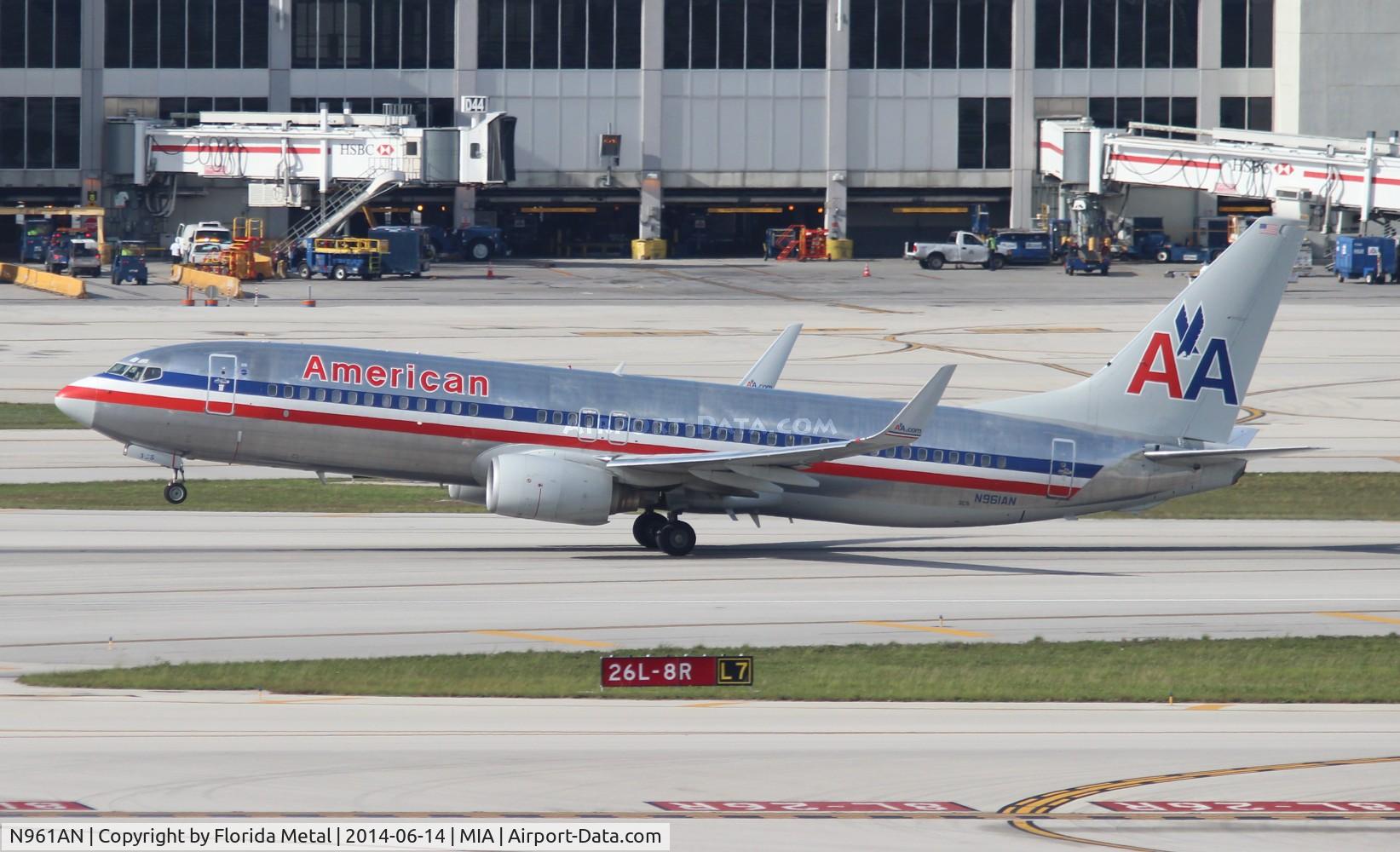 N961AN, 2001 Boeing 737-823 C/N 30092, American