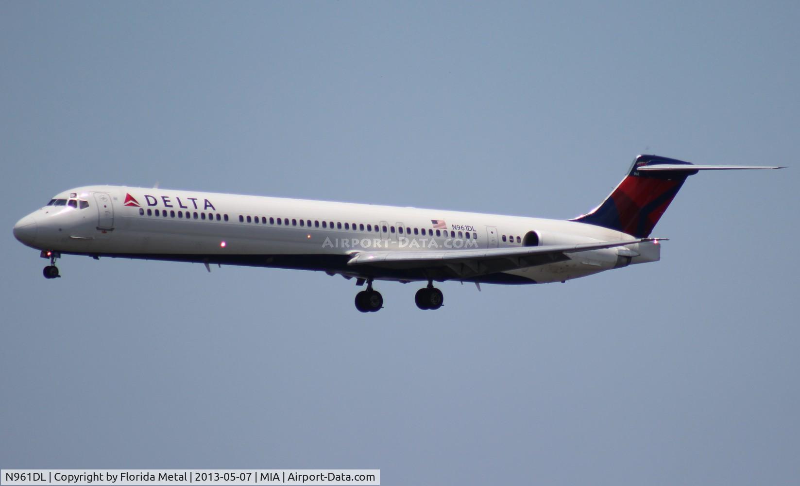 N961DL, 1990 McDonnell Douglas MD-88 C/N 49980, Delta