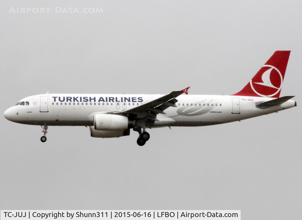 TC-JUJ, 2005 Airbus A320-232 C/N 2522, Landing rwy 32L