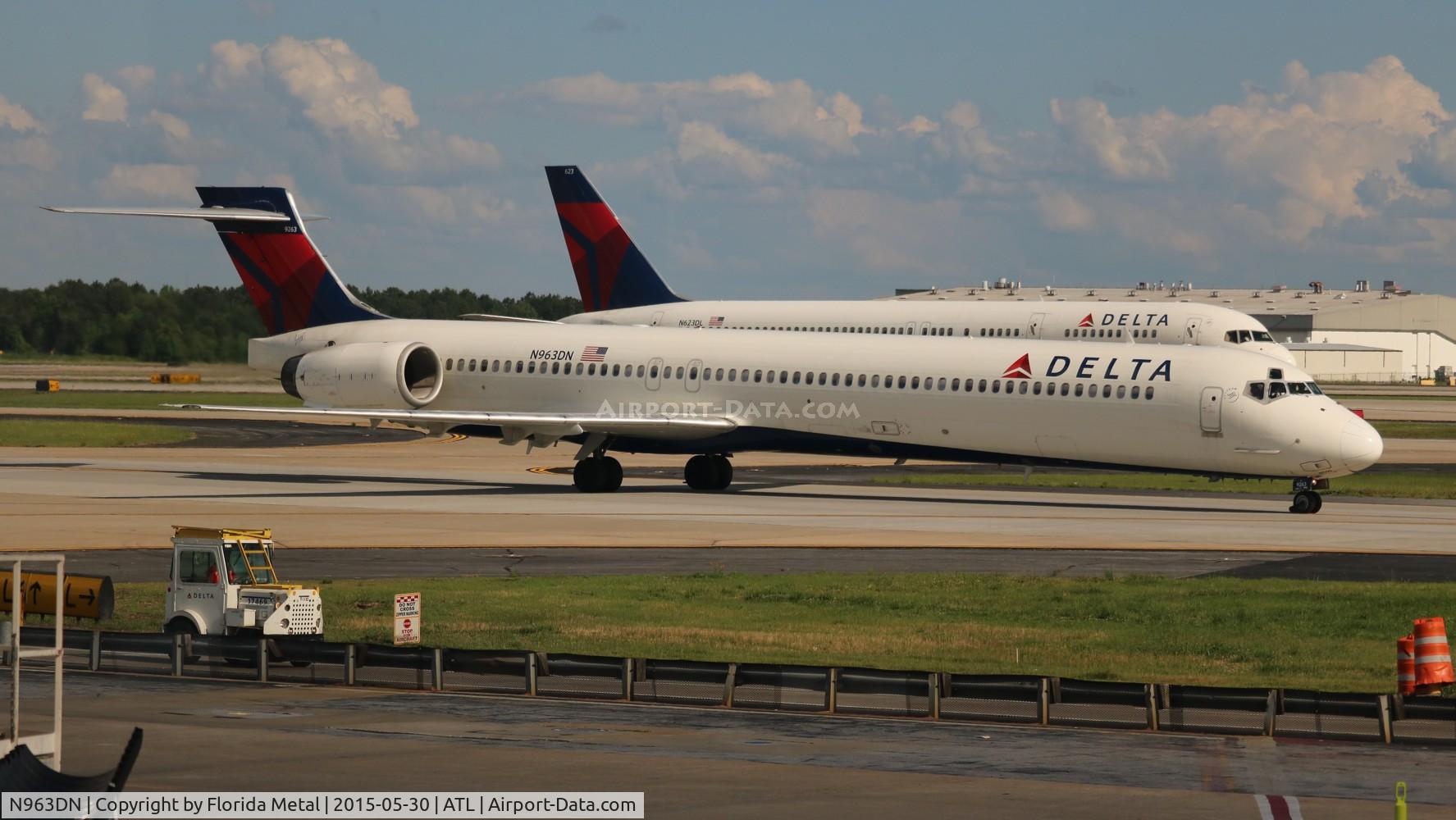 N963DN, 1998 McDonnell Douglas MD-90-30 C/N 53533, Delta