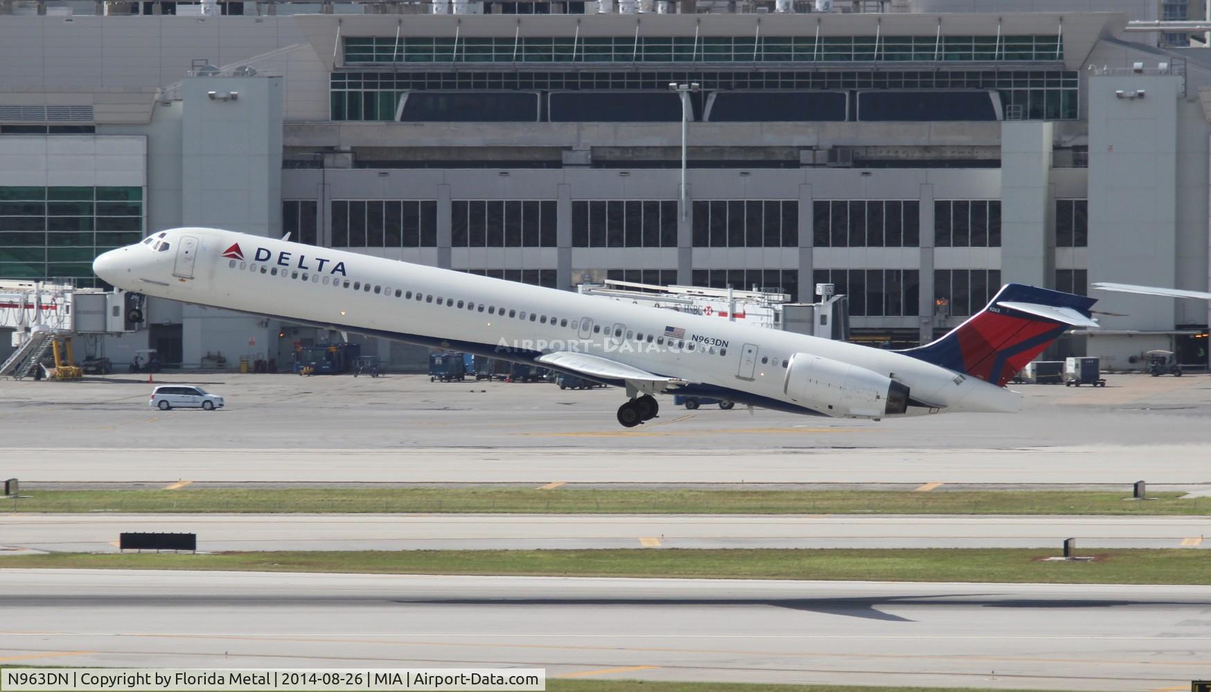 N963DN, 1998 McDonnell Douglas MD-90-30 C/N 53533, Delta
