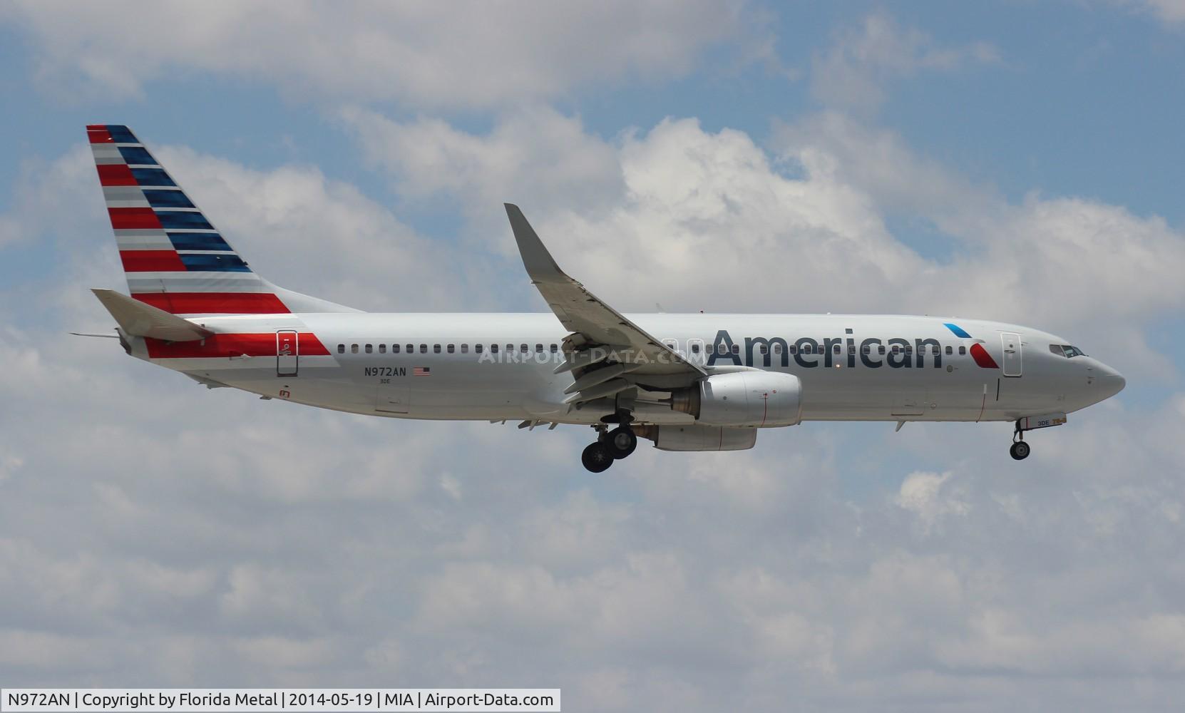 N972AN, 2001 Boeing 737-823 C/N 30097, American