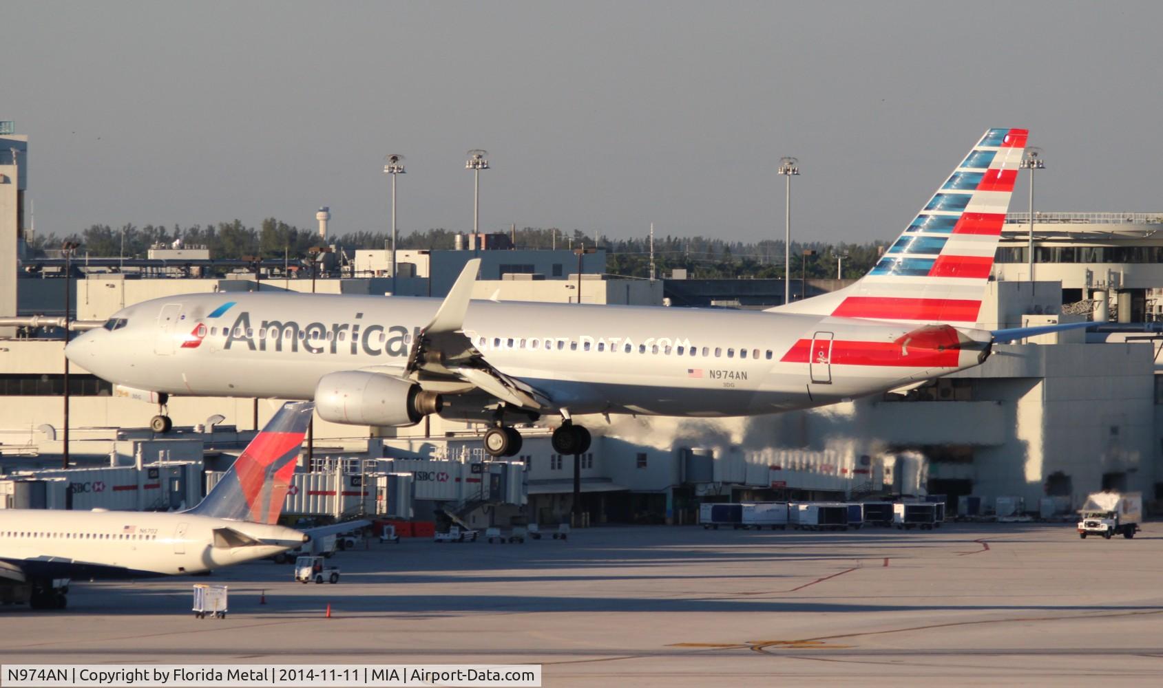 N974AN, 2001 Boeing 737-823 C/N 30098, American