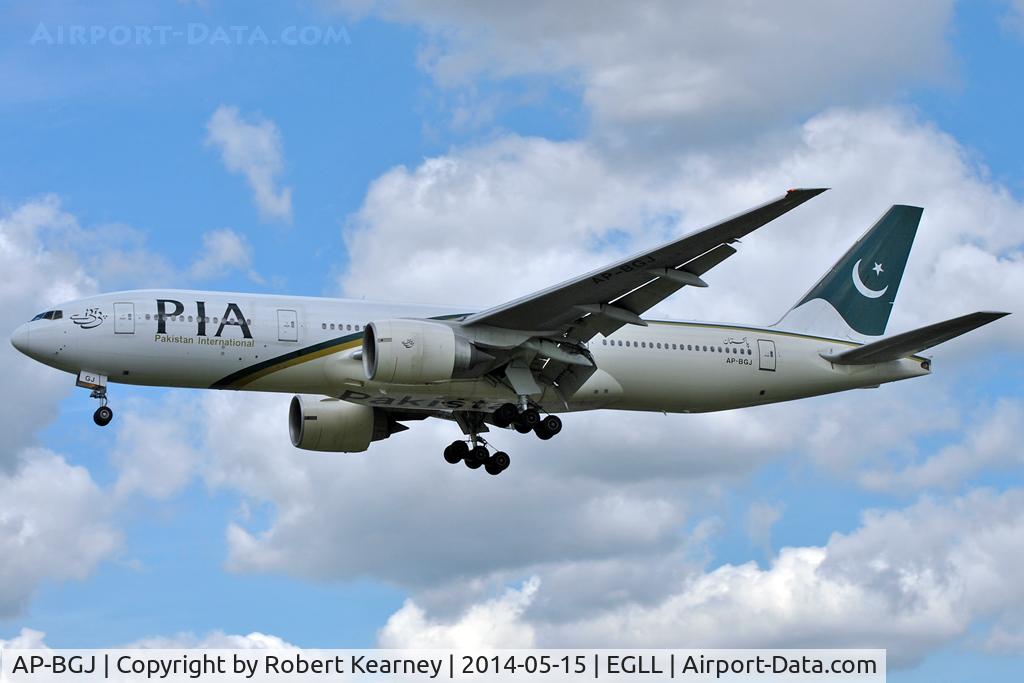 AP-BGJ, 2003 Boeing 777-240/ER C/N 33775, On short finals at LHR