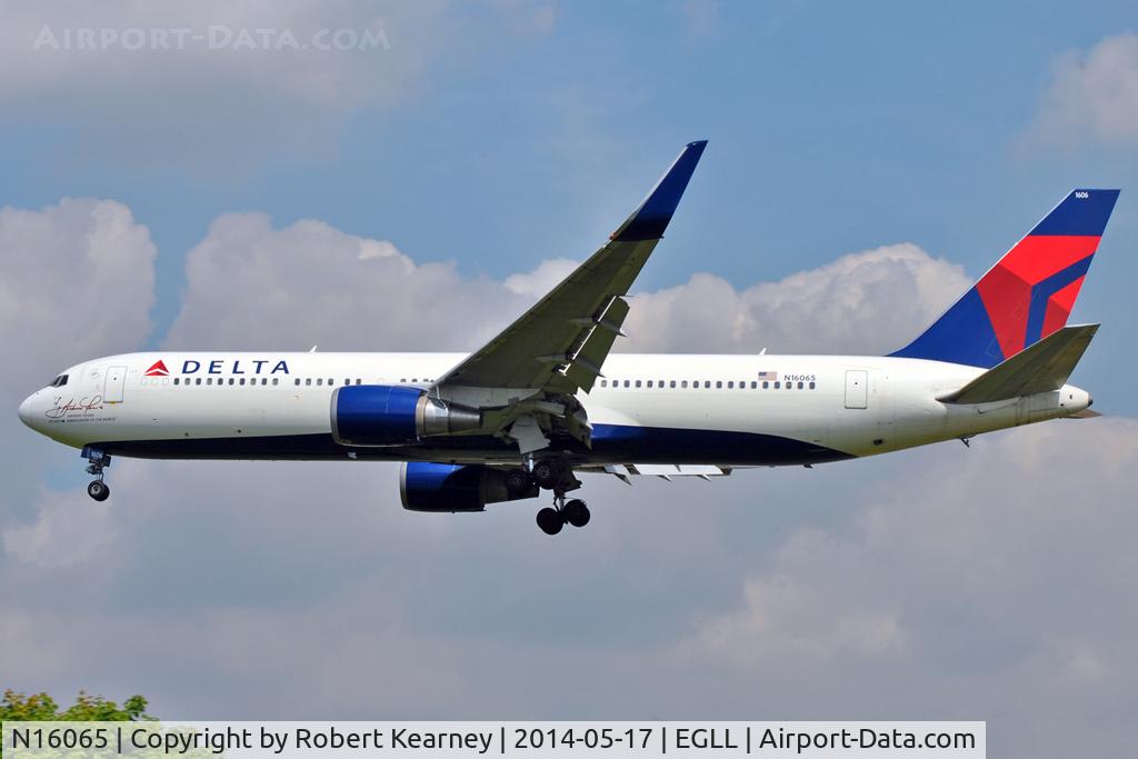 N16065, 1999 Boeing 767-332 C/N 30199, On short finals at LHR
