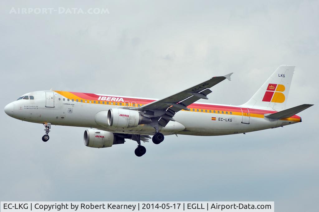 EC-LKG, 1999 Airbus A320-214 C/N 1047, On short finals at LHR