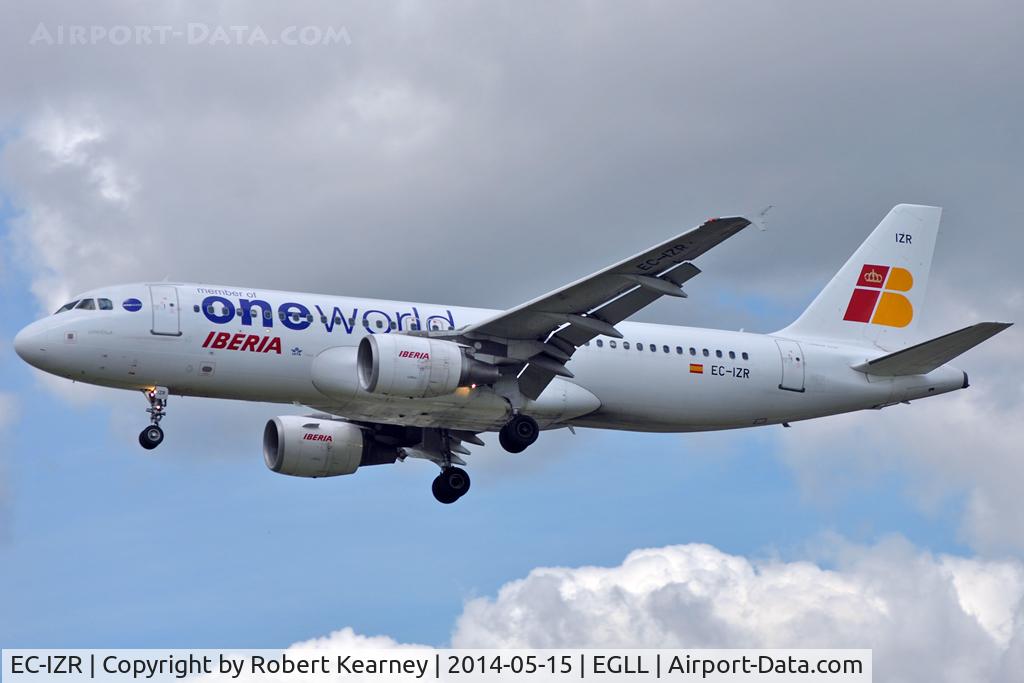EC-IZR, 2004 Airbus A320-214 C/N 2242, On short finals at LHR