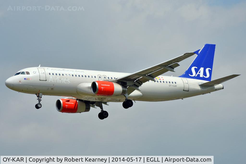 OY-KAR, 2007 Airbus A320-232 C/N 3159, On short finals at LHR
