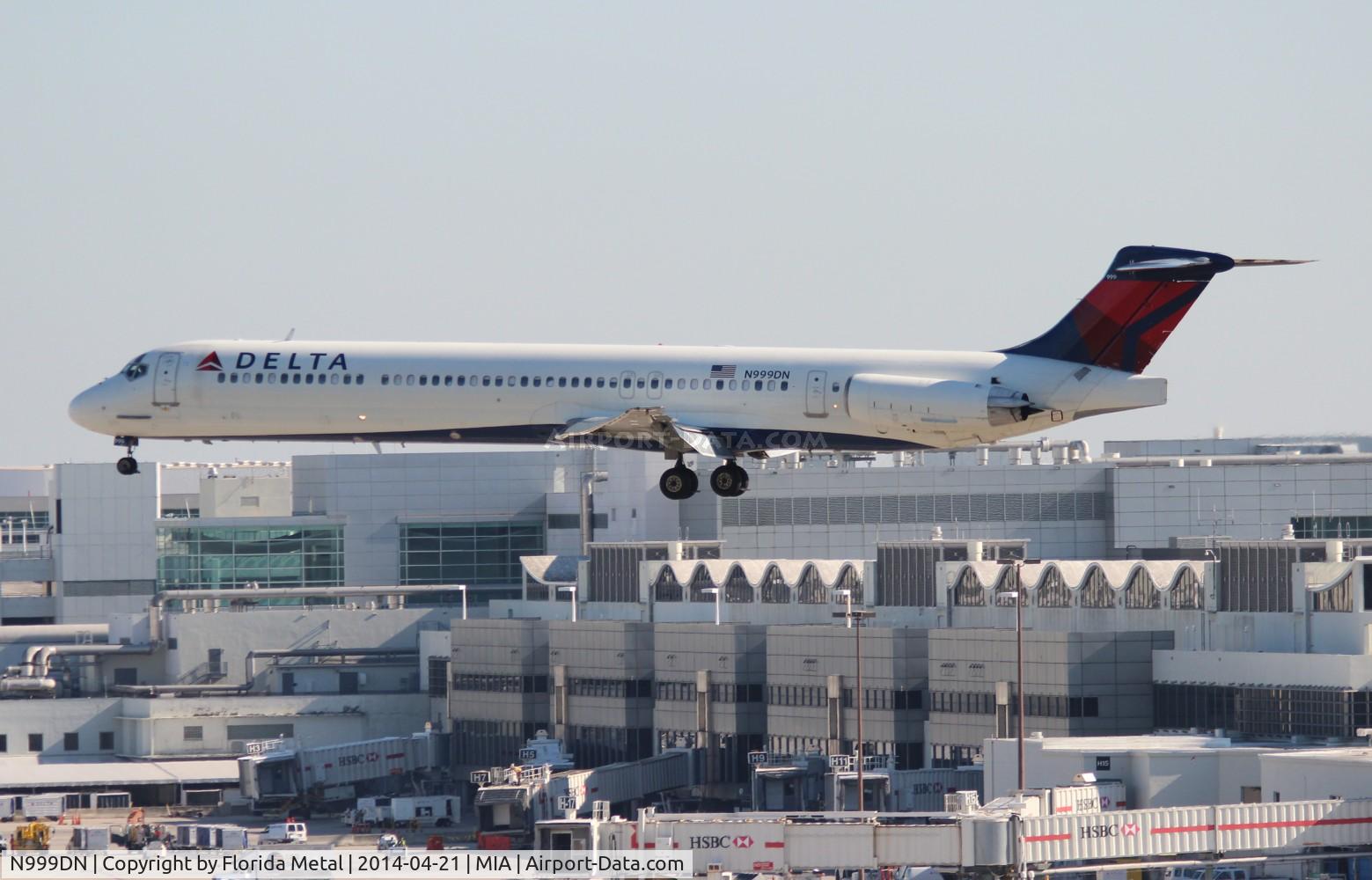 N999DN, 1992 McDonnell Douglas MD-88 C/N 53371, Delta