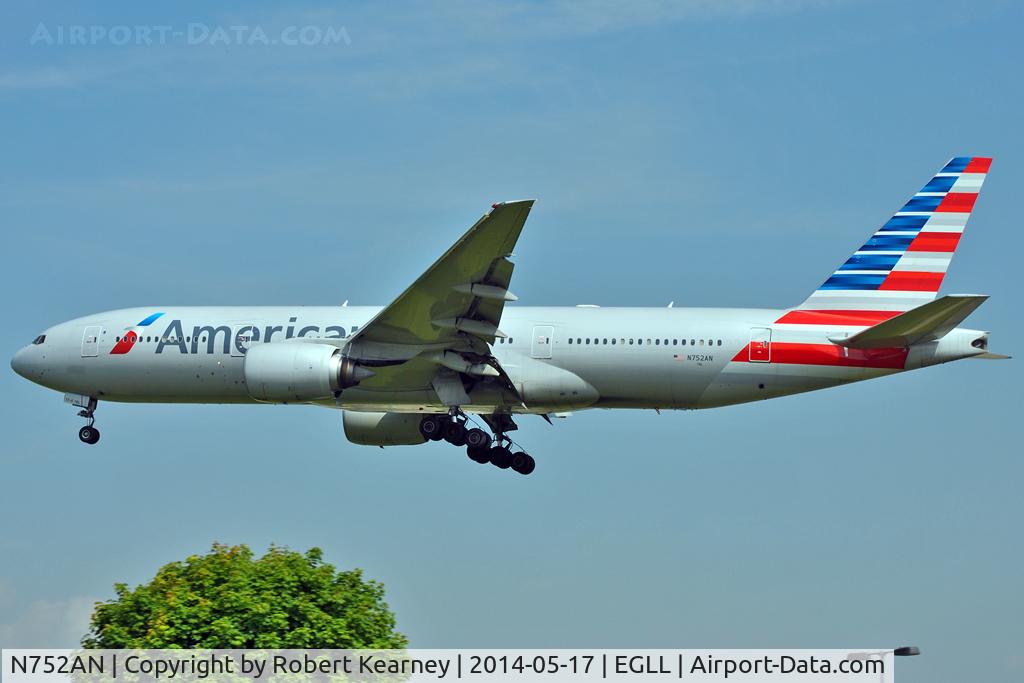 N752AN, 2001 Boeing 777-223 C/N 30260, On short finals at LHR